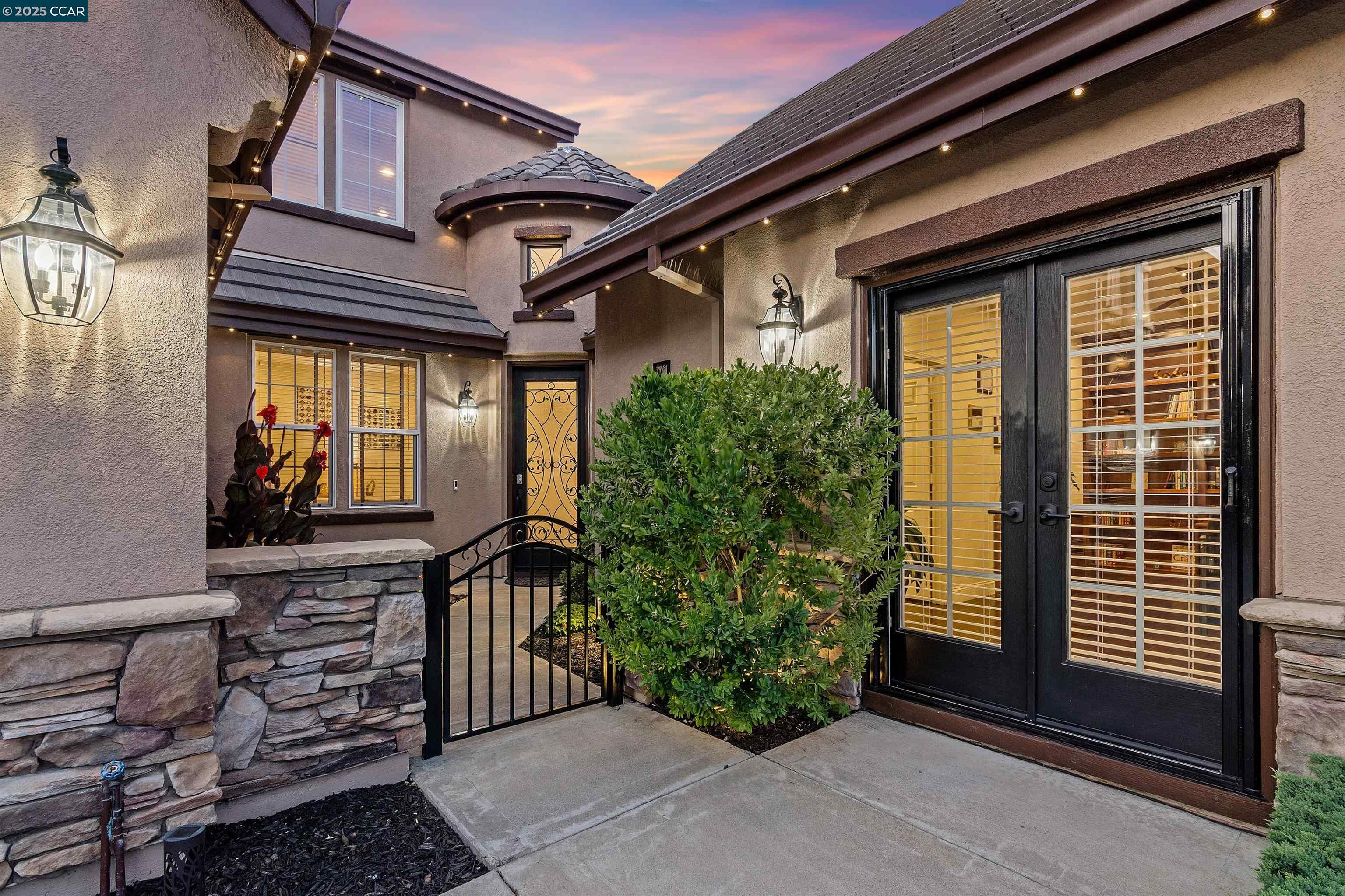 Detail Gallery Image 3 of 44 For 4843 Cushendall Way, Antioch,  CA 94531 - 4 Beds | 3 Baths