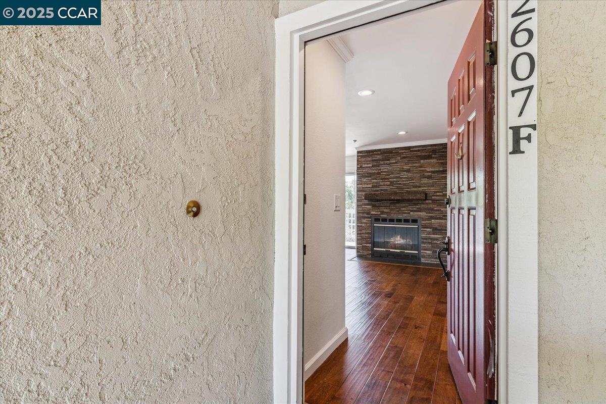 Detail Gallery Image 2 of 31 For 2607 Oak Rd #F,  Walnut Creek,  CA 94597 - 2 Beds | 1 Baths