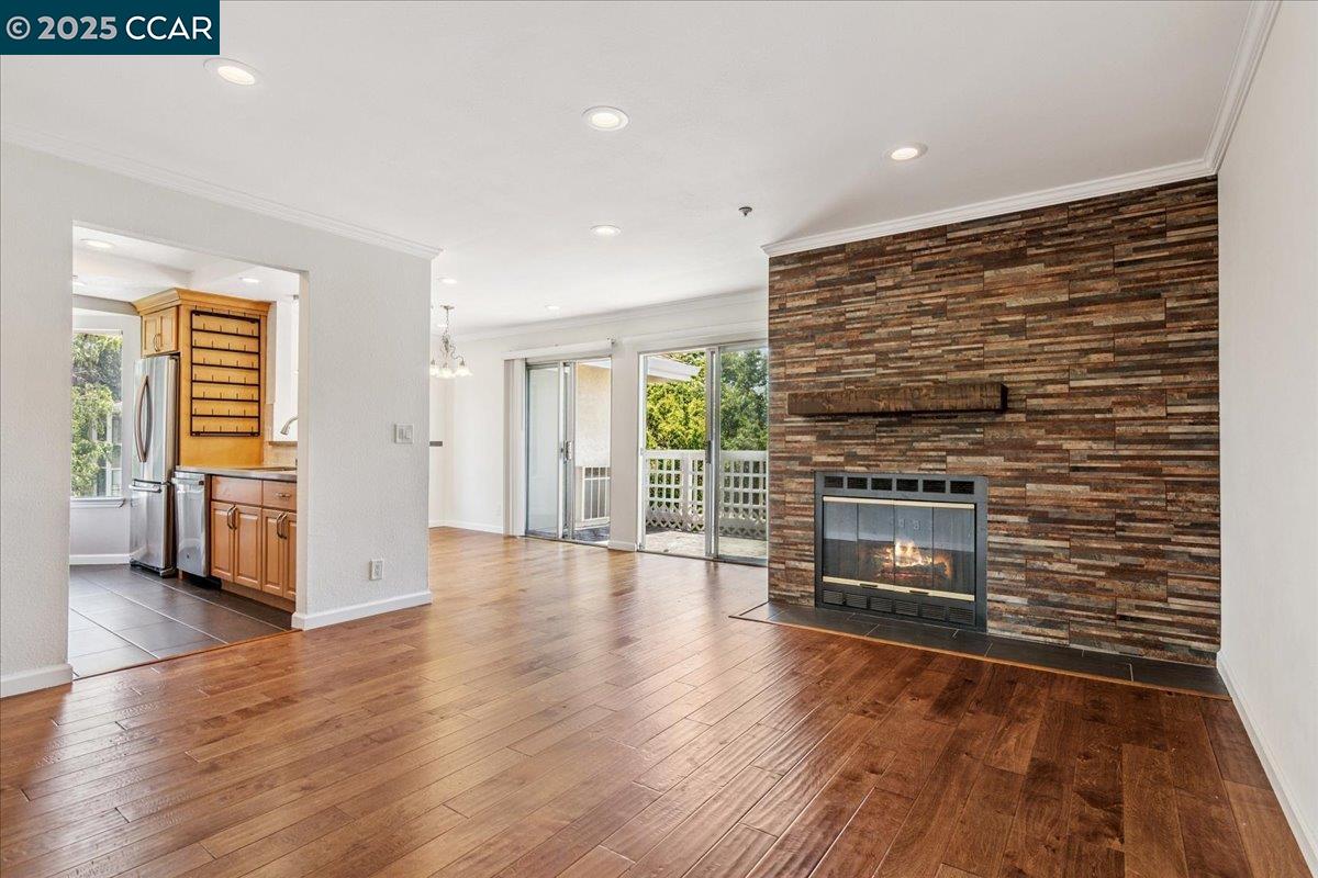 Detail Gallery Image 3 of 31 For 2607 Oak Rd #F,  Walnut Creek,  CA 94597 - 2 Beds | 1 Baths