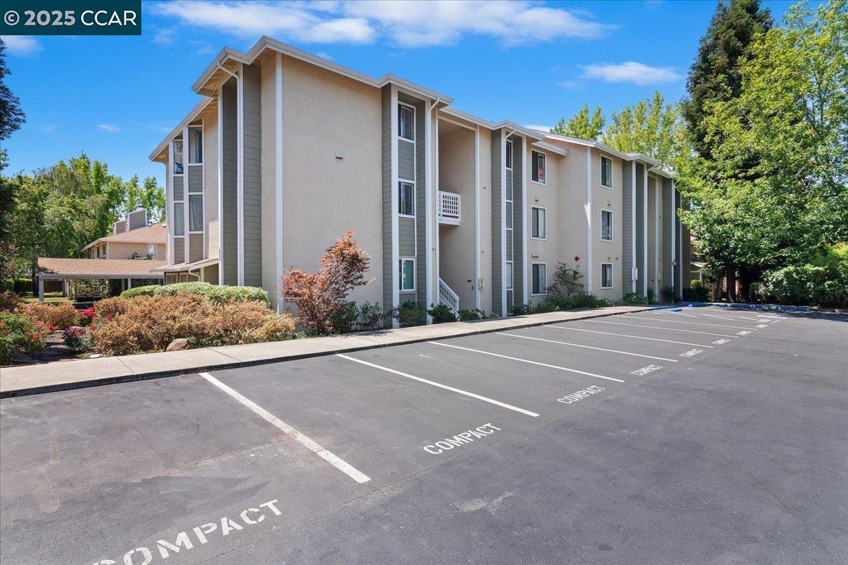 Detail Gallery Image 26 of 31 For 2607 Oak Rd #F,  Walnut Creek,  CA 94597 - 2 Beds | 1 Baths
