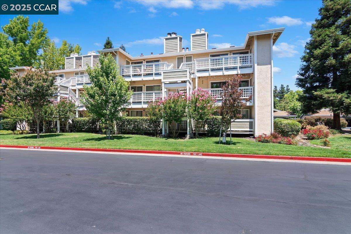 Detail Gallery Image 28 of 31 For 2607 Oak Rd #F,  Walnut Creek,  CA 94597 - 2 Beds | 1 Baths