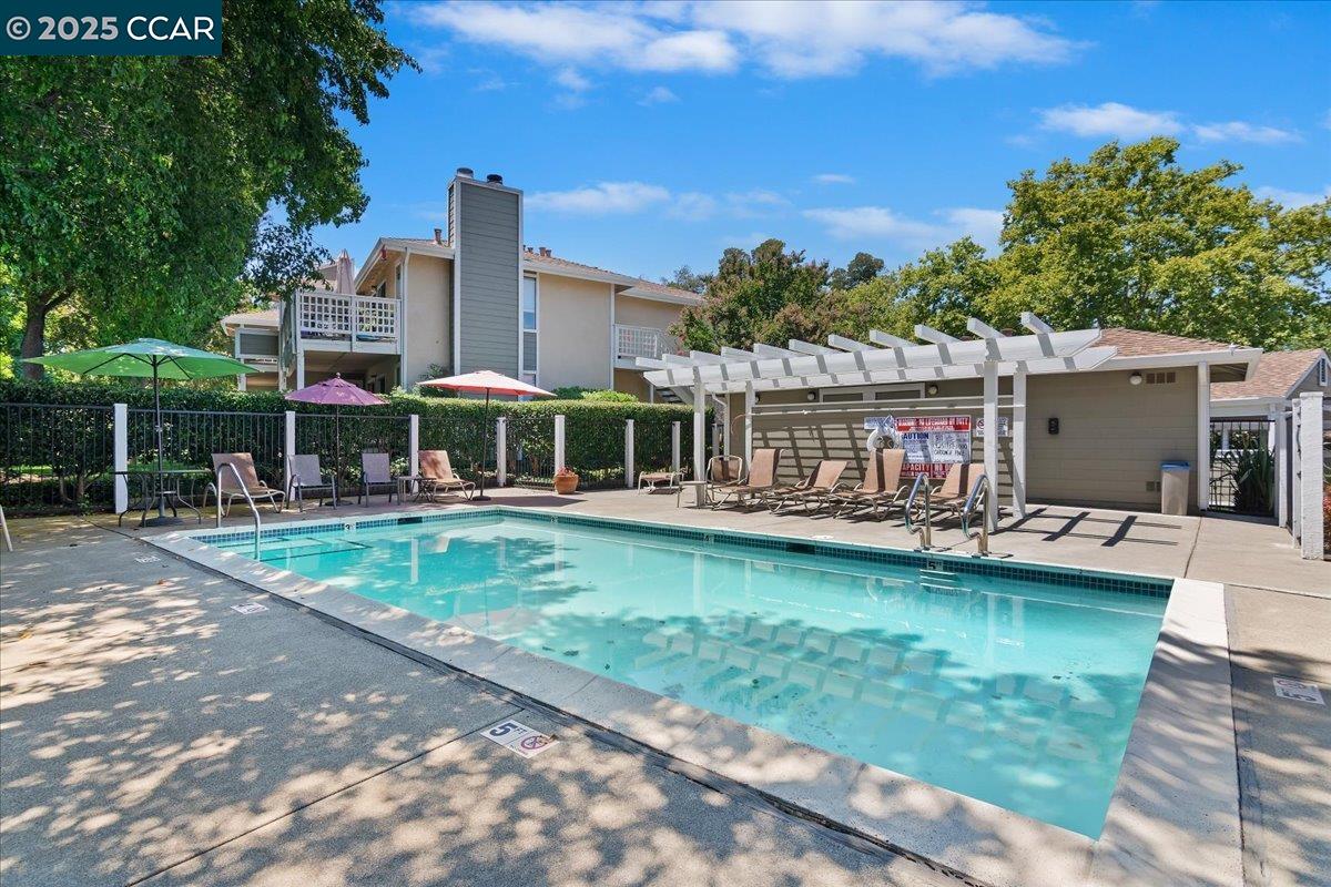 Detail Gallery Image 29 of 31 For 2607 Oak Rd #F,  Walnut Creek,  CA 94597 - 2 Beds | 1 Baths