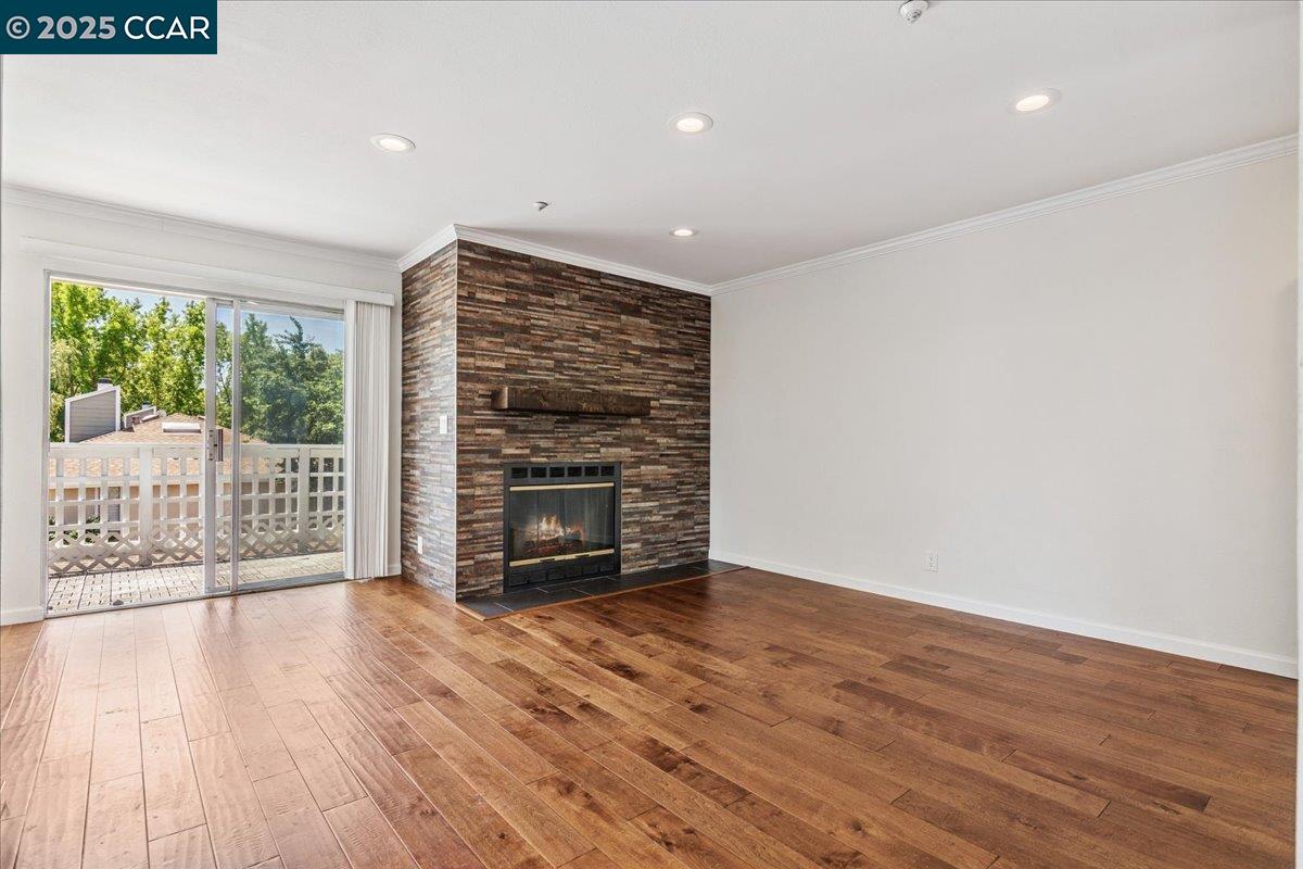 Detail Gallery Image 4 of 31 For 2607 Oak Rd #F,  Walnut Creek,  CA 94597 - 2 Beds | 1 Baths