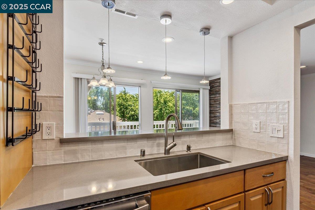 Detail Gallery Image 8 of 31 For 2607 Oak Rd #F,  Walnut Creek,  CA 94597 - 2 Beds | 1 Baths