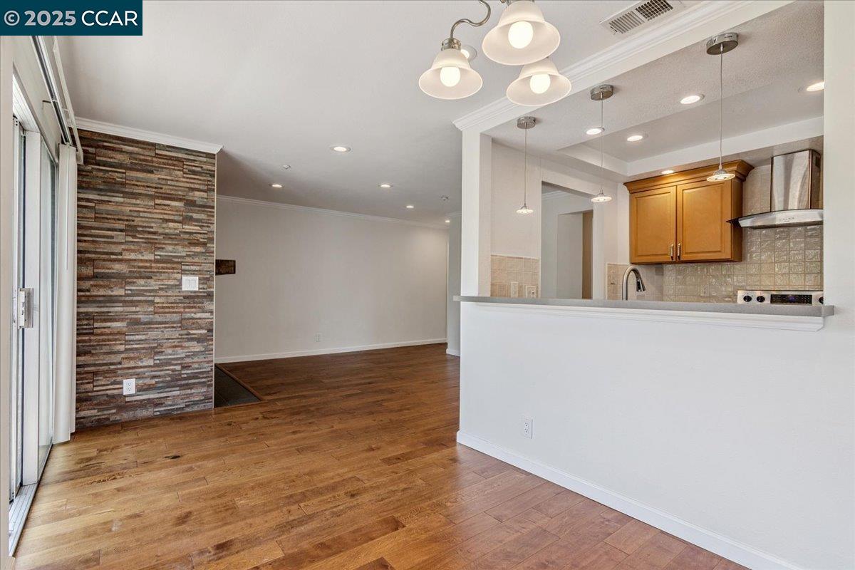 Detail Gallery Image 9 of 31 For 2607 Oak Rd #F,  Walnut Creek,  CA 94597 - 2 Beds | 1 Baths