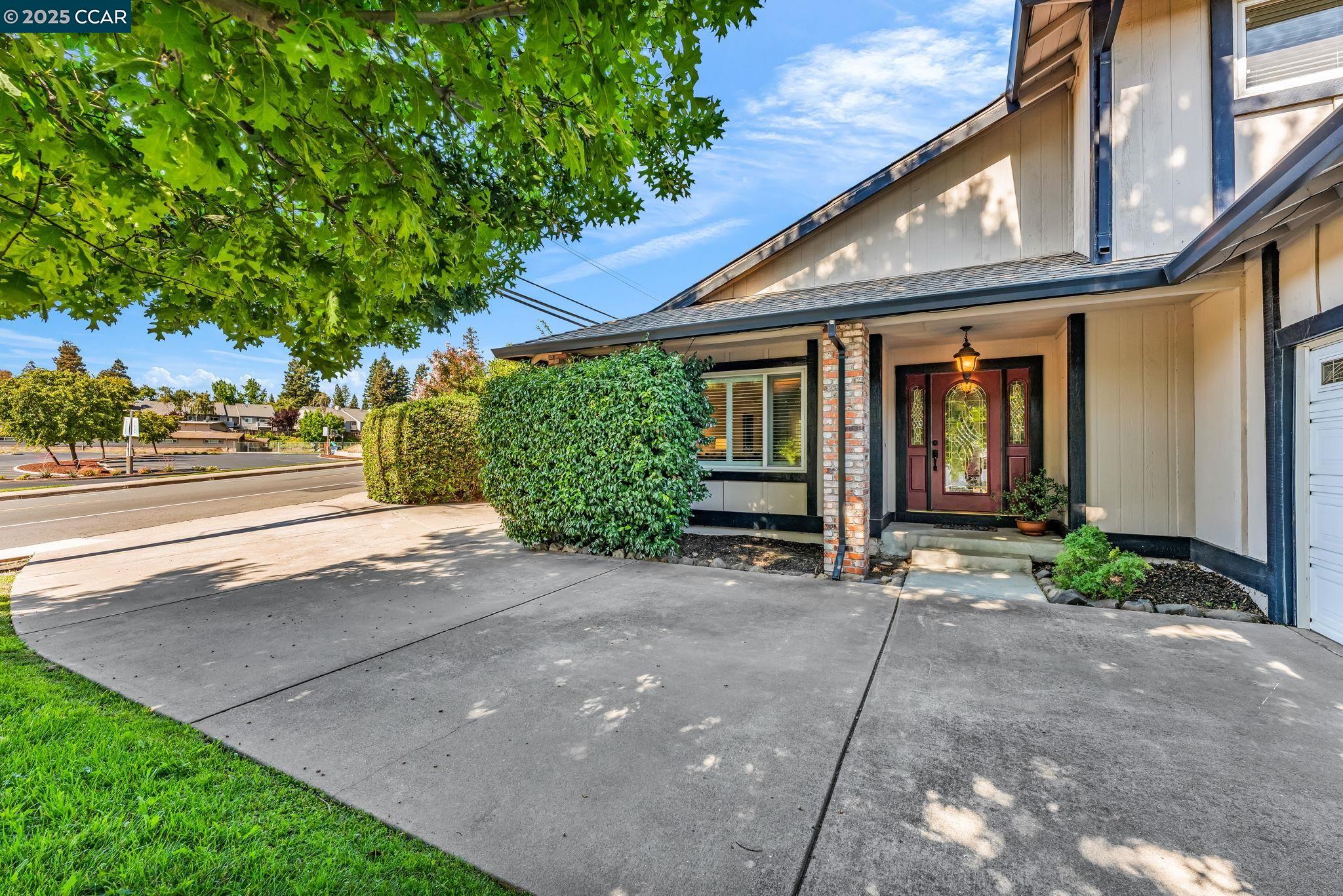 Detail Gallery Image 2 of 54 For 66 Midhill Rd, Martinez,  CA 94553 - 4 Beds | 3 Baths