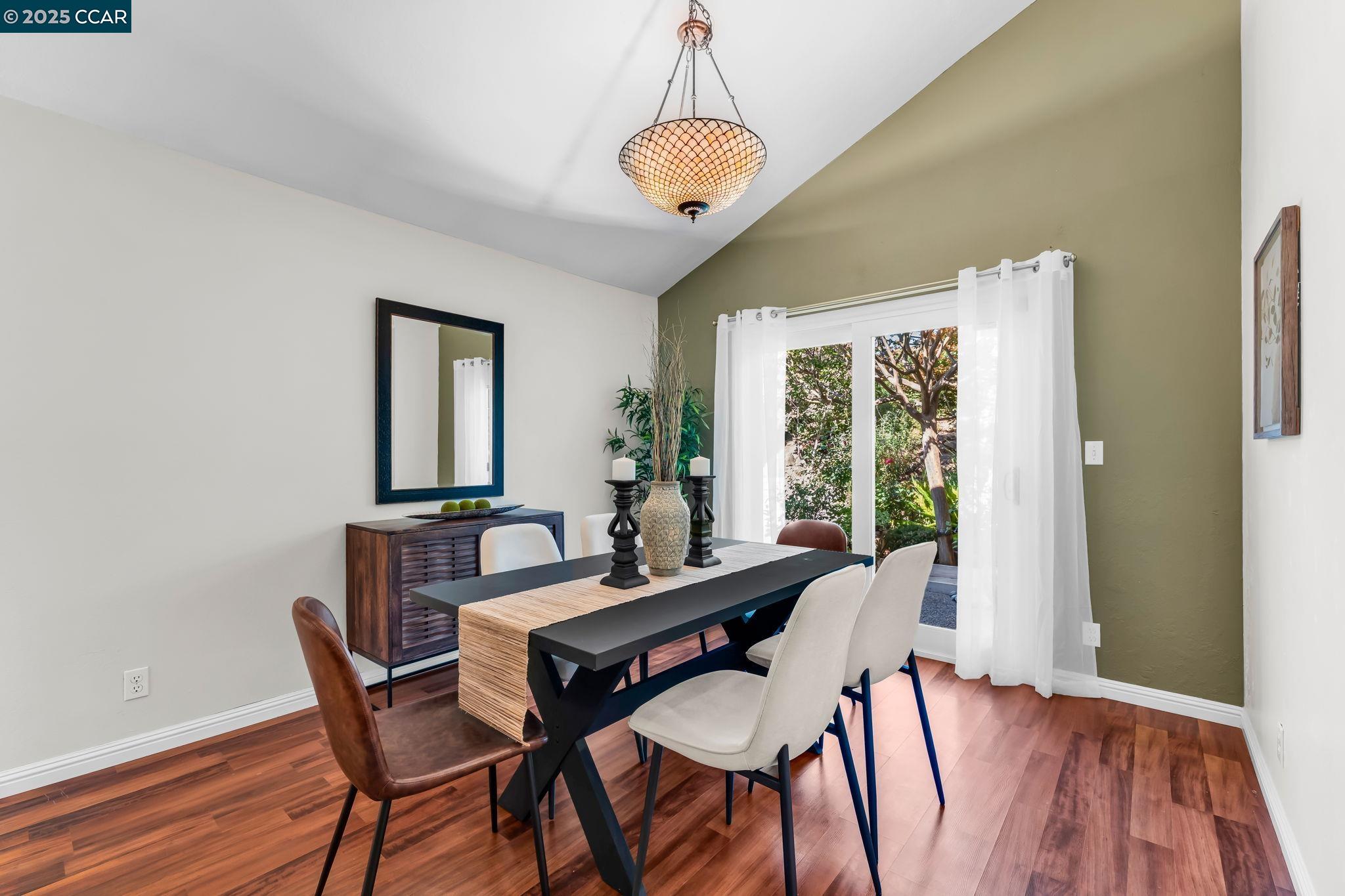 Detail Gallery Image 11 of 54 For 66 Midhill Rd, Martinez,  CA 94553 - 4 Beds | 3 Baths