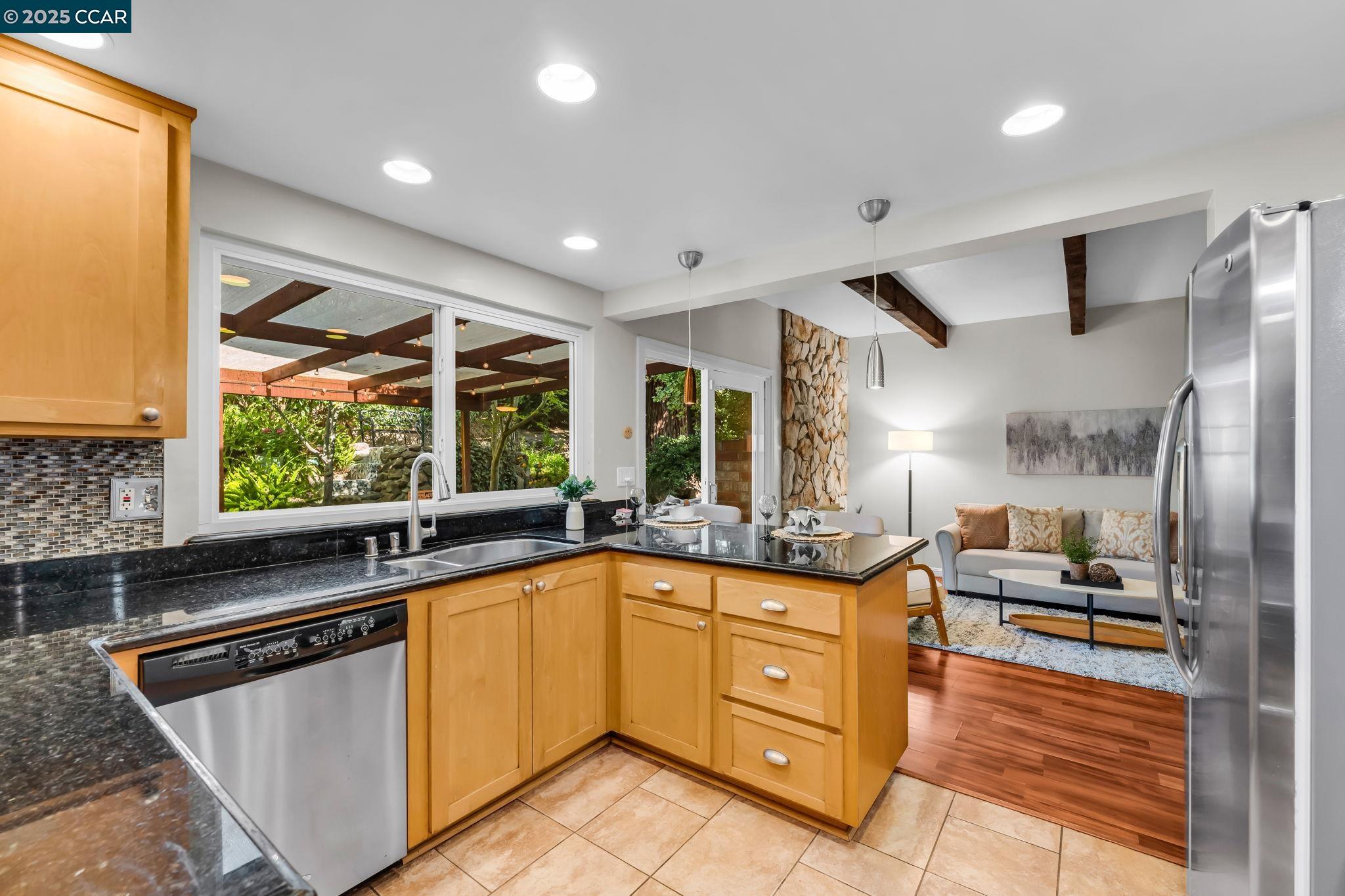Detail Gallery Image 13 of 54 For 66 Midhill Rd, Martinez,  CA 94553 - 4 Beds | 3 Baths