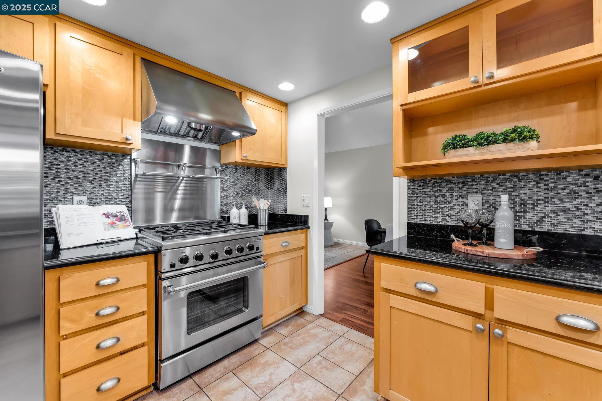Detail Gallery Image 16 of 54 For 66 Midhill Rd, Martinez,  CA 94553 - 4 Beds | 3 Baths