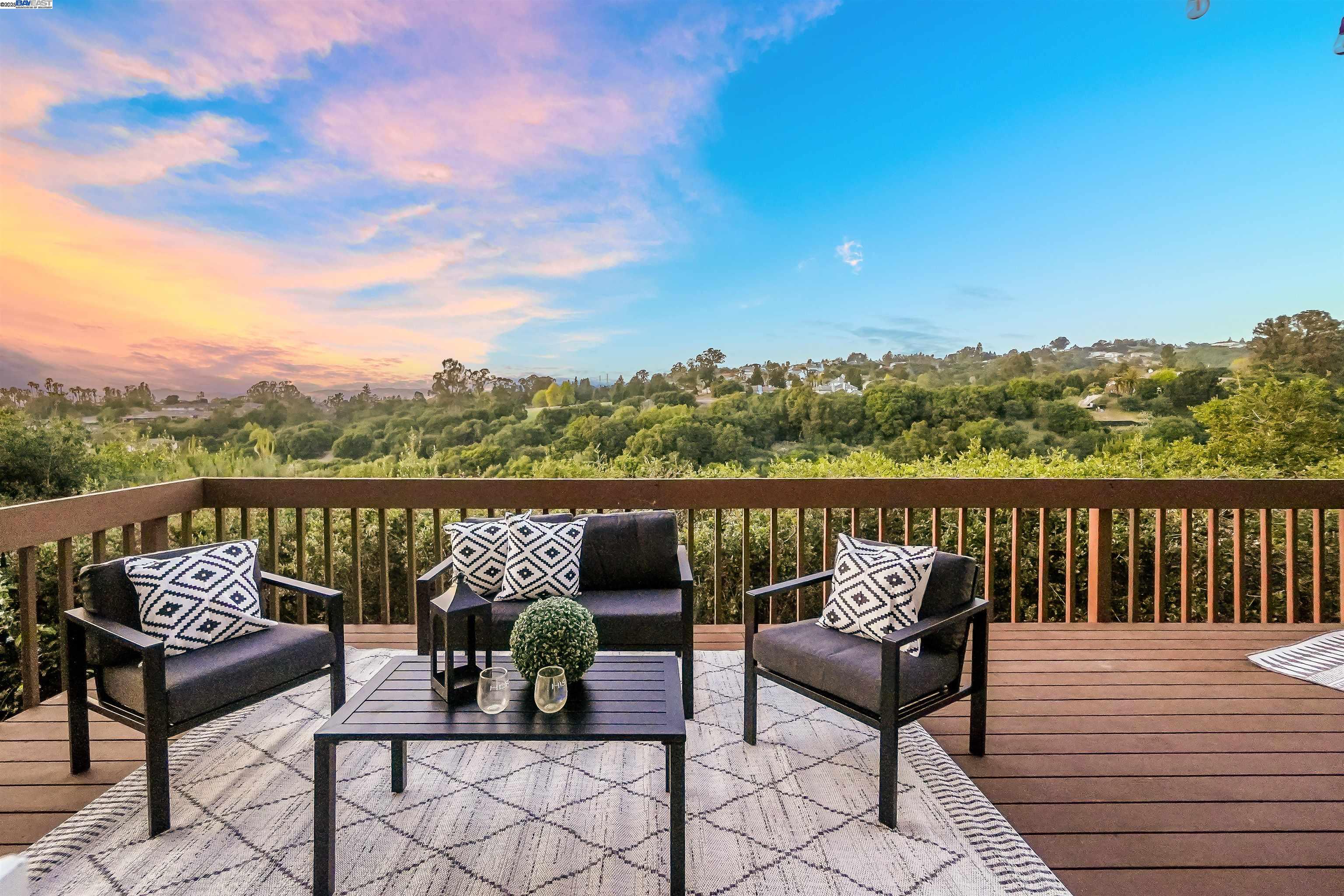 Detail Gallery Image 1 of 1 For 3218 Oakes Dr, Hayward,  CA 94542 - 5 Beds | 3/1 Baths