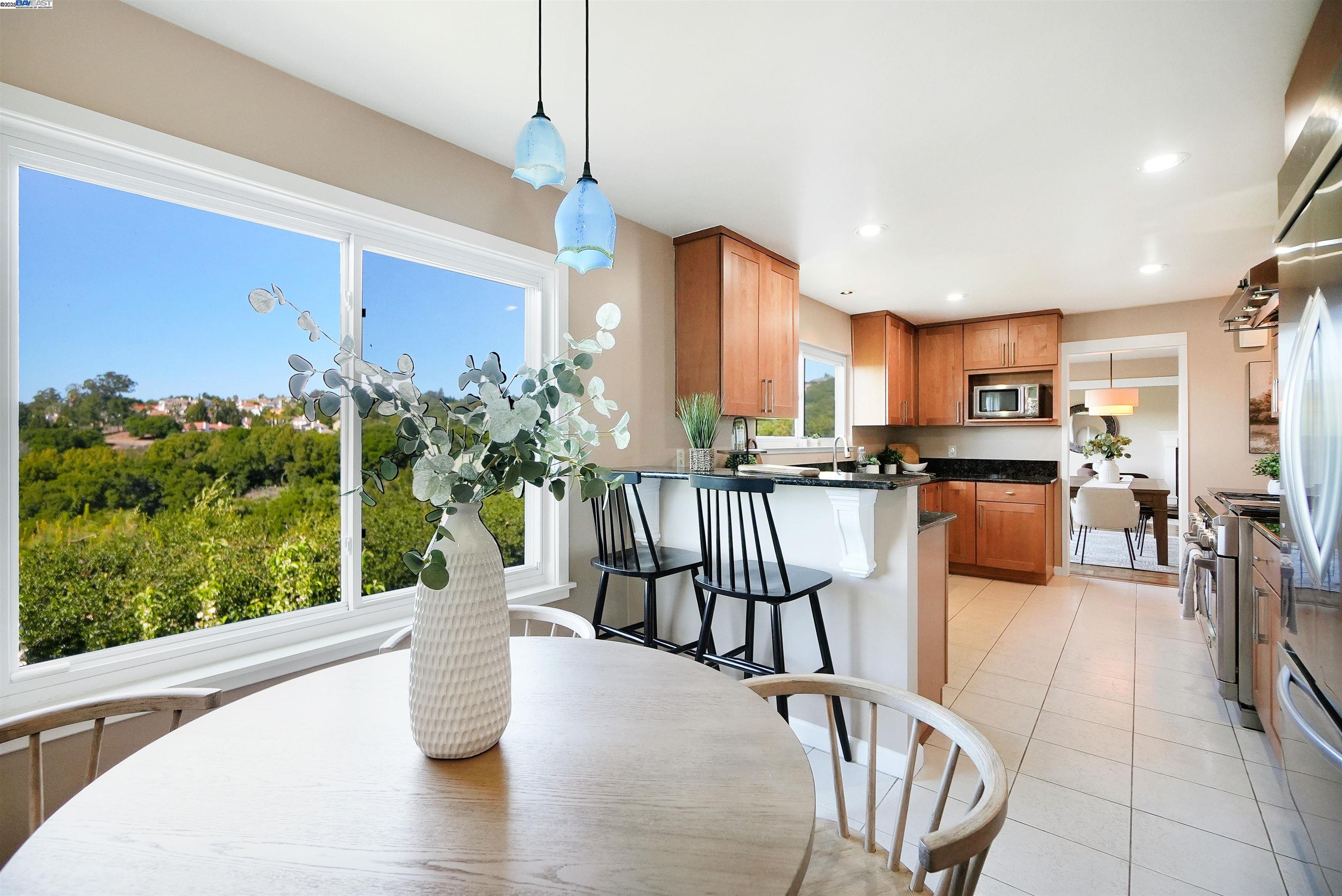 Detail Gallery Image 13 of 42 For 3218 Oakes Dr, Hayward,  CA 94542 - 5 Beds | 3/1 Baths