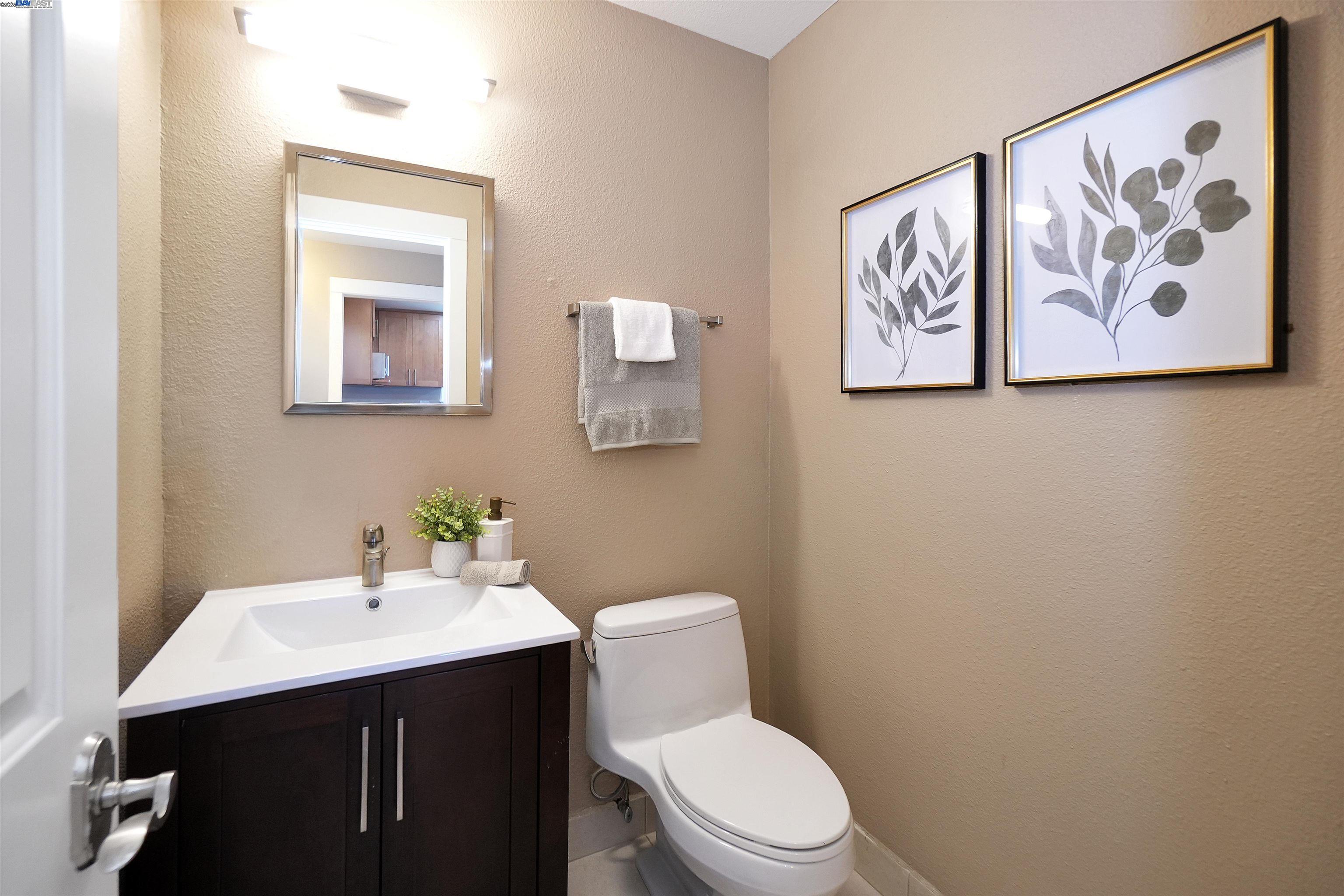 Detail Gallery Image 15 of 42 For 3218 Oakes Dr, Hayward,  CA 94542 - 5 Beds | 3/1 Baths