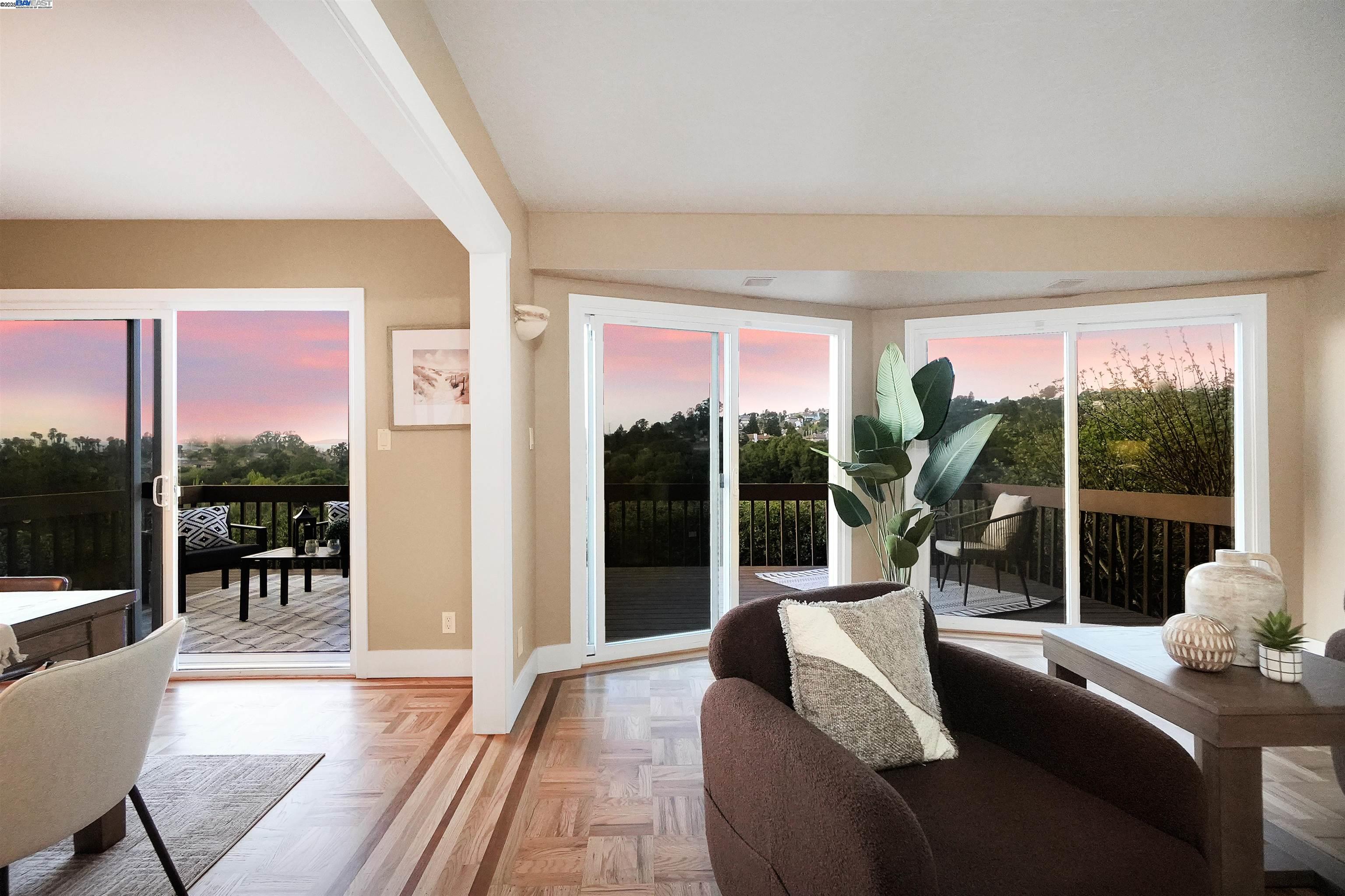 Detail Gallery Image 5 of 42 For 3218 Oakes Dr, Hayward,  CA 94542 - 5 Beds | 3/1 Baths
