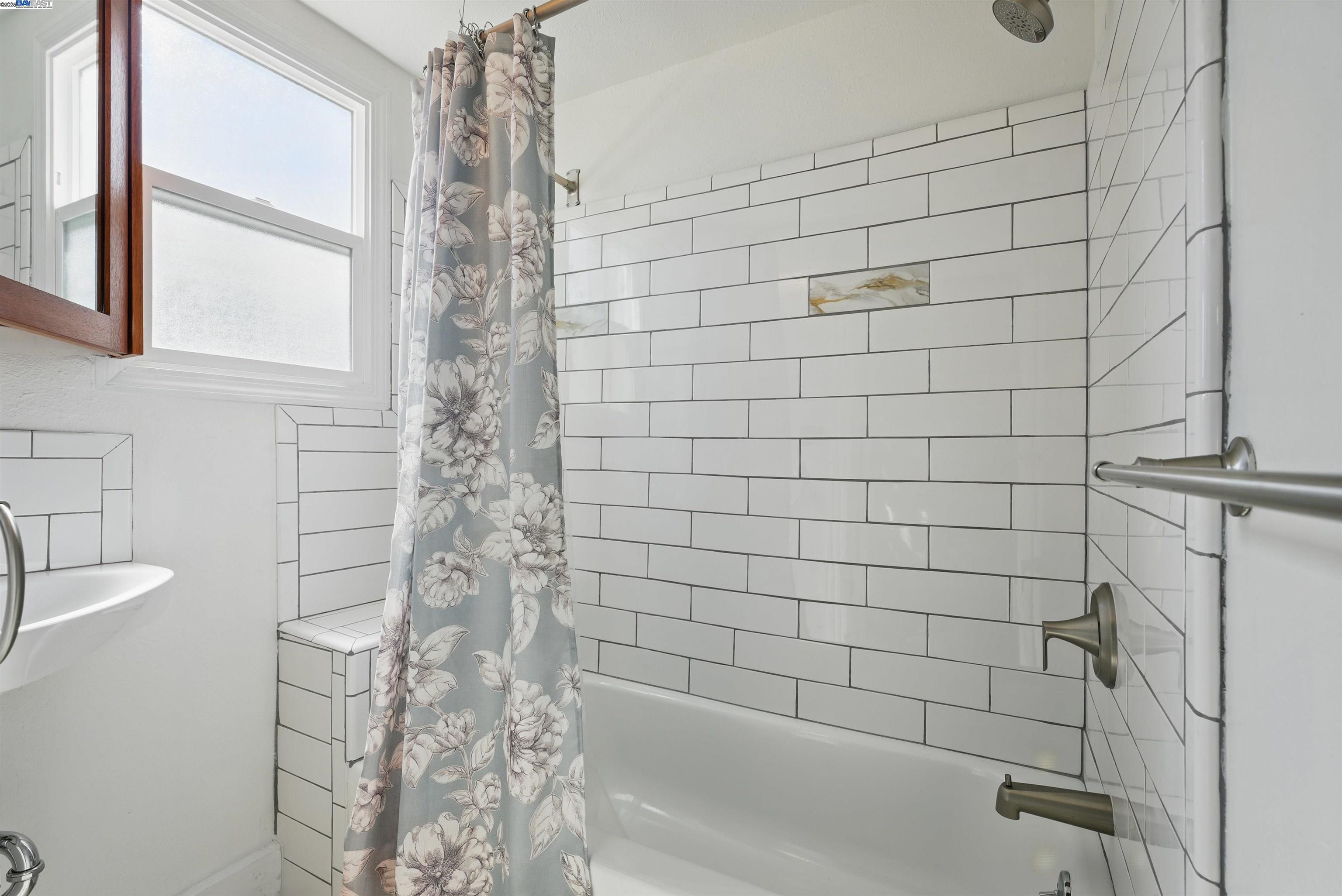 Detail Gallery Image 10 of 24 For 3014 Encinal Ave, Alameda,  CA 94501 - – Beds | – Baths