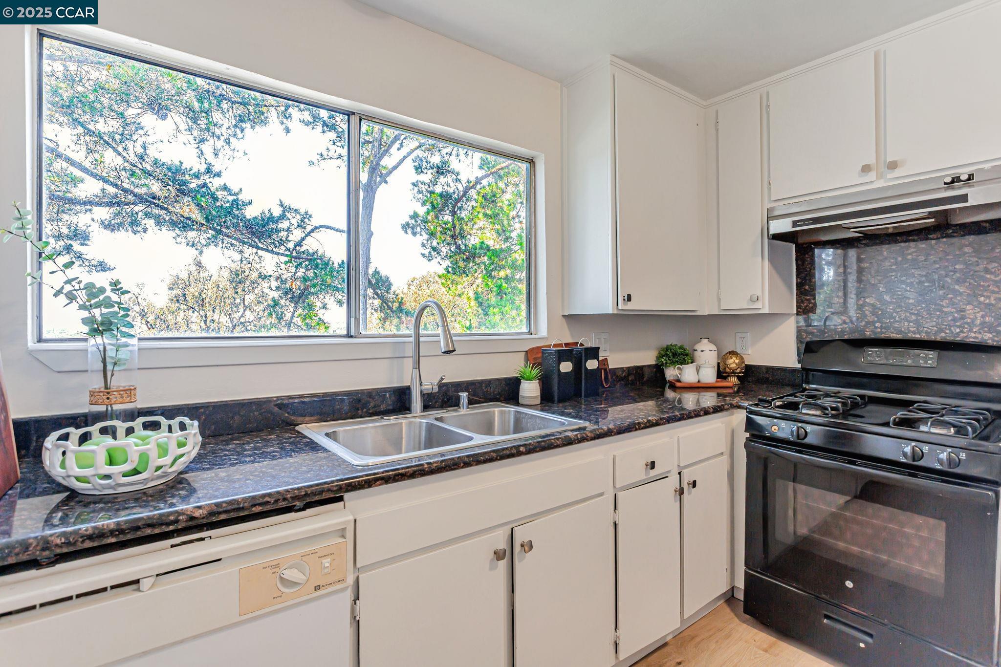 Detail Gallery Image 9 of 24 For 355 Parkview Ter #G-4,  Vallejo,  CA 94589 - 2 Beds | 1 Baths