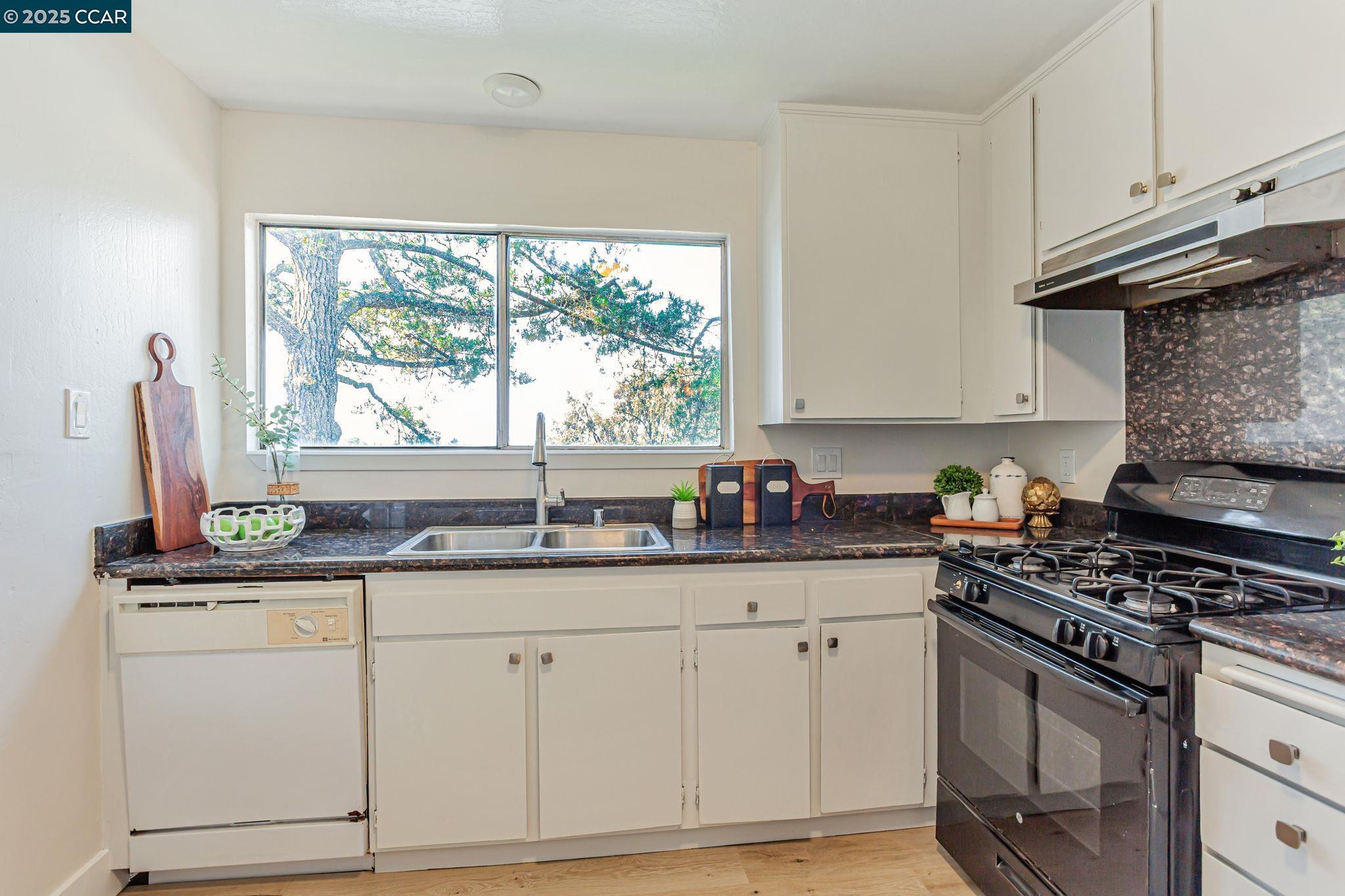 Detail Gallery Image 10 of 24 For 355 Parkview Ter #G-4,  Vallejo,  CA 94589 - 2 Beds | 1 Baths