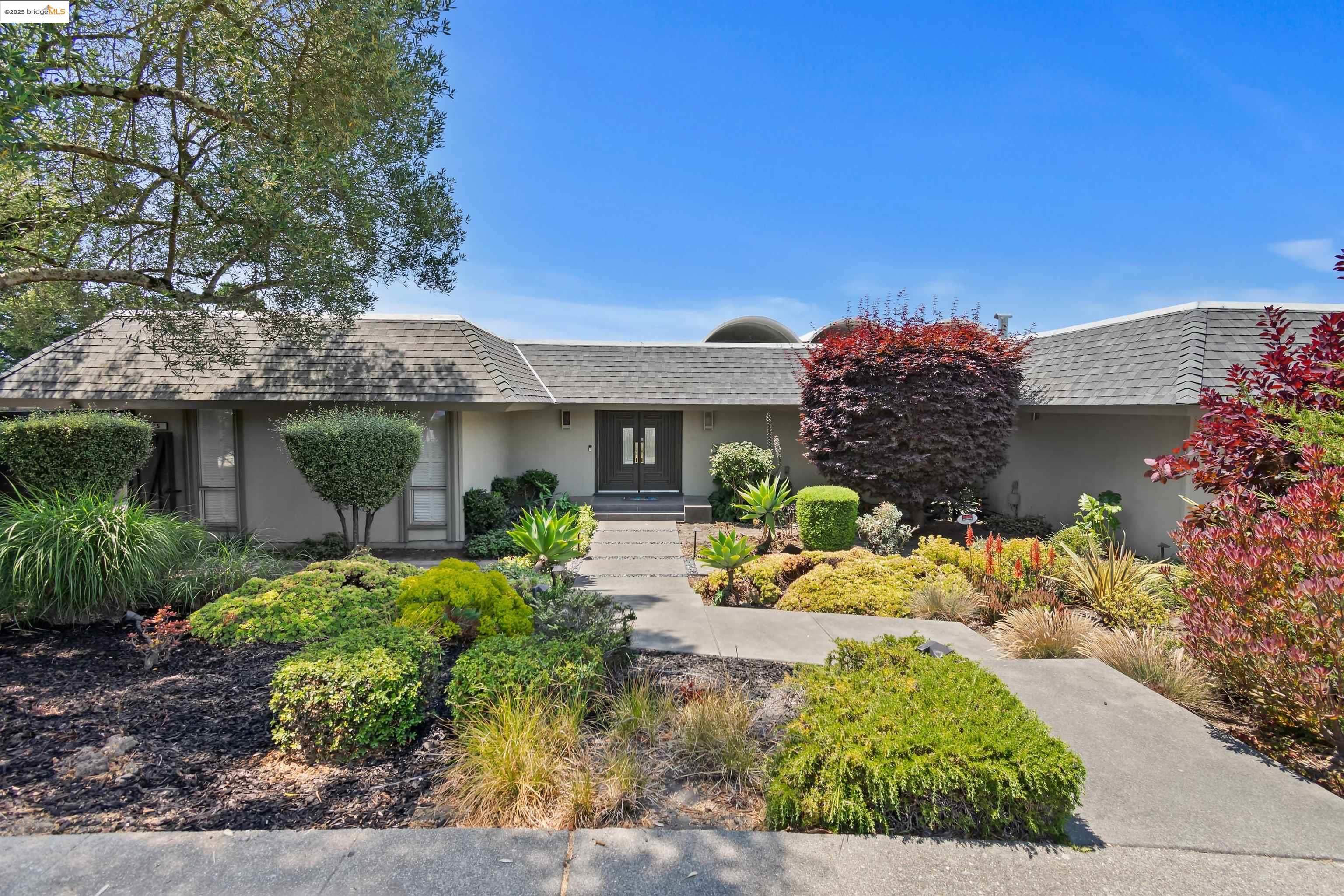 Detail Gallery Image 1 of 1 For 15 Bell Waver Way, Oakland,  CA 94619 - 3 Beds | 2/1 Baths