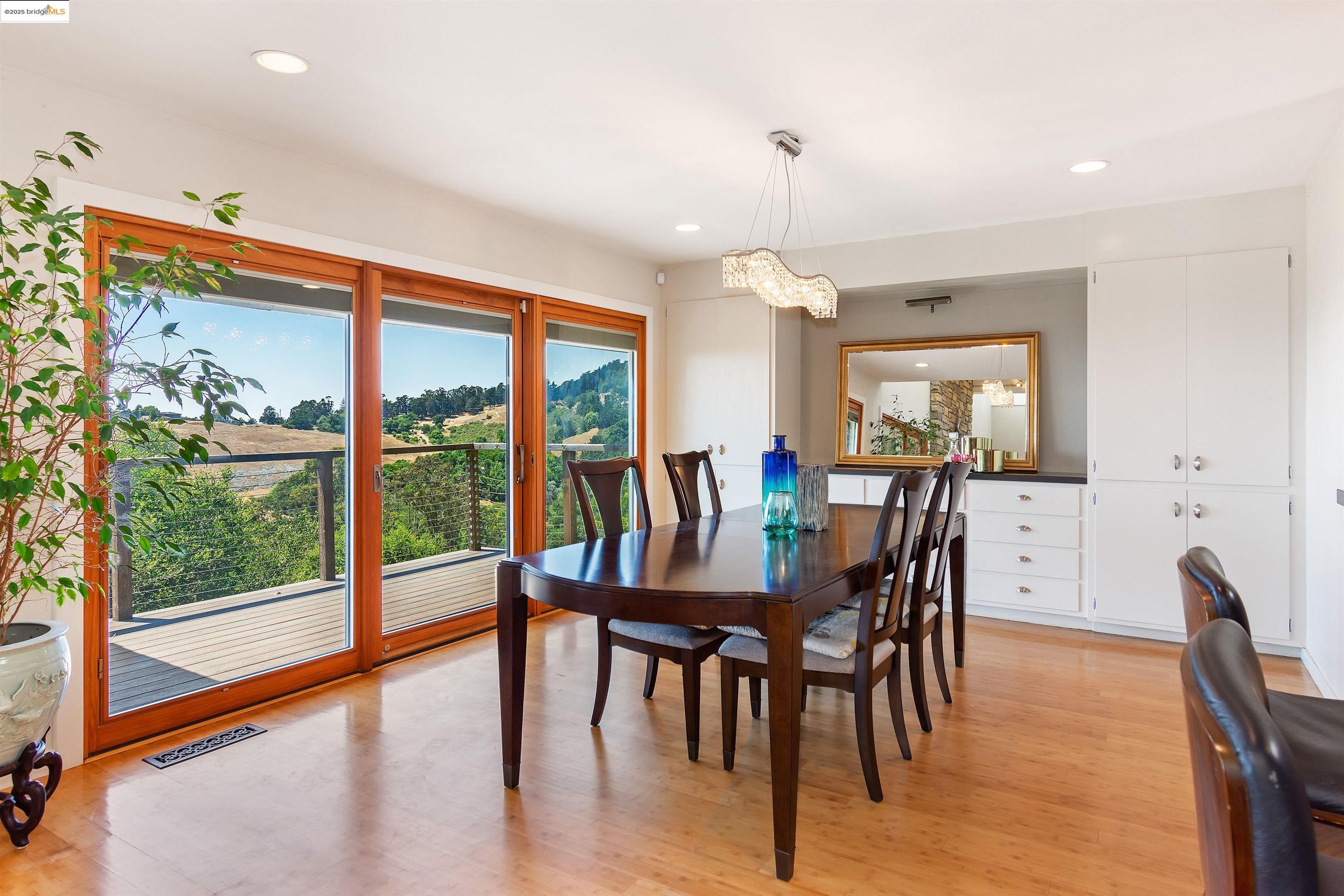Detail Gallery Image 17 of 48 For 15 Bell Waver Way, Oakland,  CA 94619 - 3 Beds | 2/1 Baths