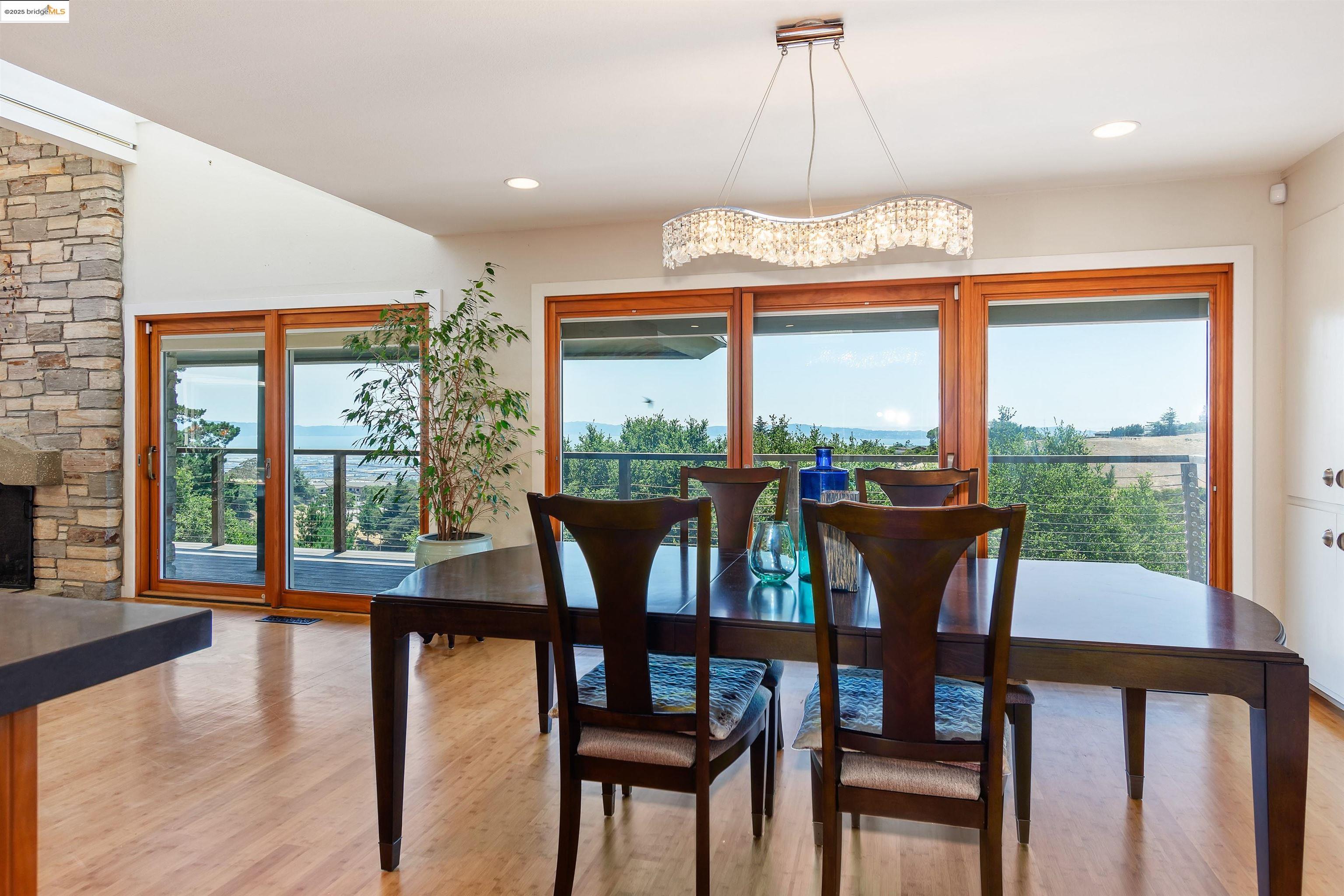 Detail Gallery Image 18 of 48 For 15 Bell Waver Way, Oakland,  CA 94619 - 3 Beds | 2/1 Baths