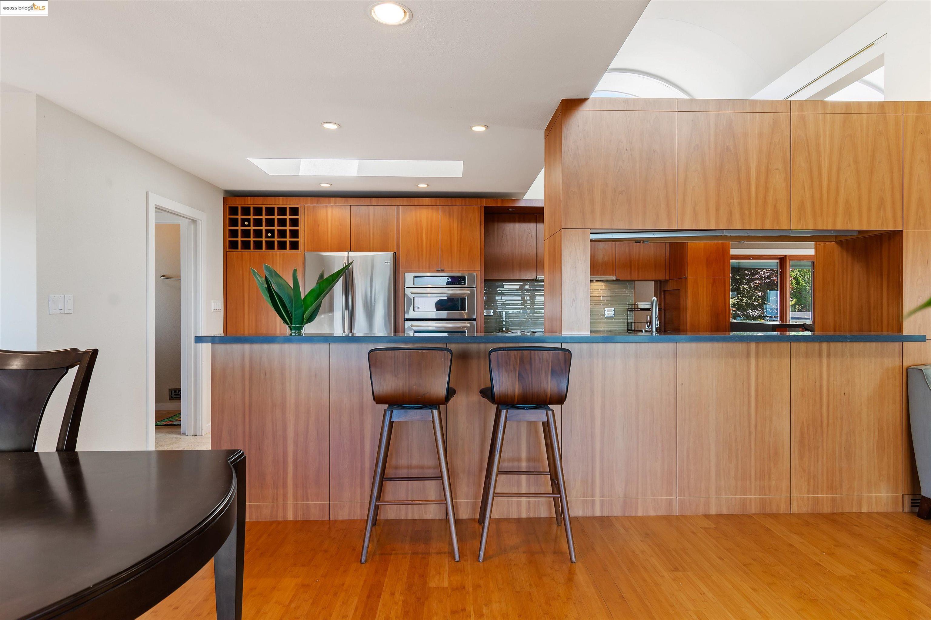 Detail Gallery Image 20 of 48 For 15 Bell Waver Way, Oakland,  CA 94619 - 3 Beds | 2/1 Baths