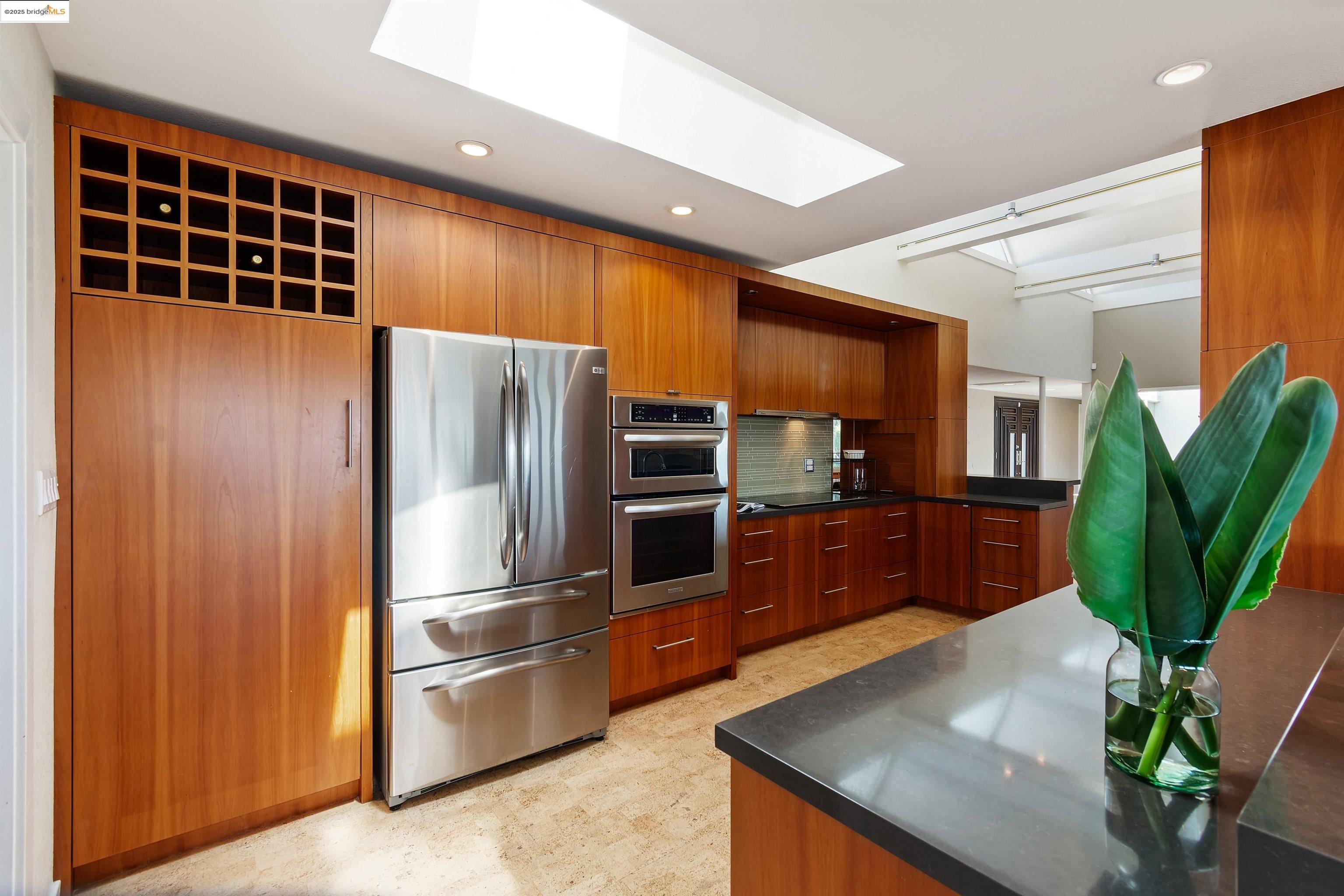 Detail Gallery Image 21 of 48 For 15 Bell Waver Way, Oakland,  CA 94619 - 3 Beds | 2/1 Baths