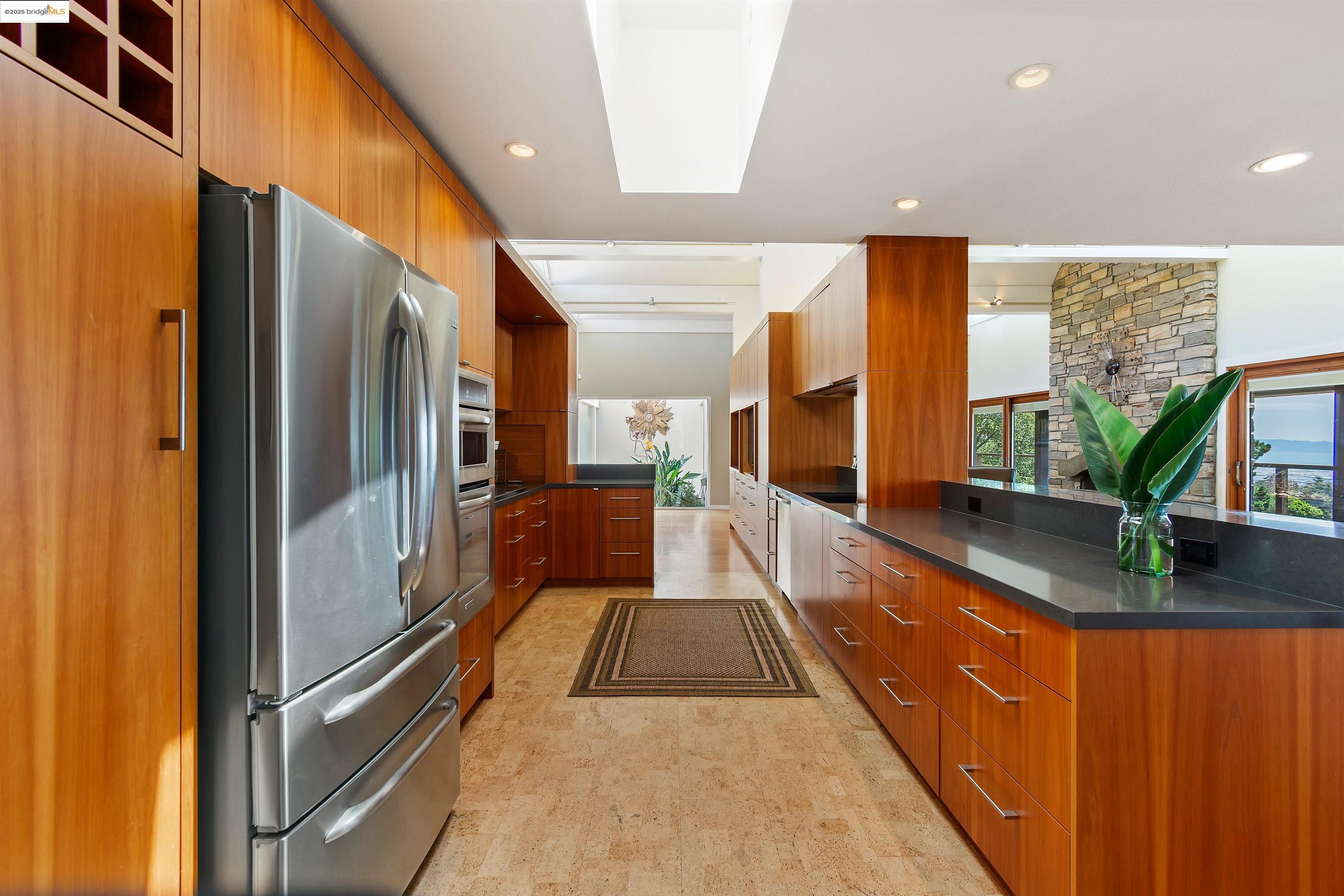 Detail Gallery Image 22 of 48 For 15 Bell Waver Way, Oakland,  CA 94619 - 3 Beds | 2/1 Baths
