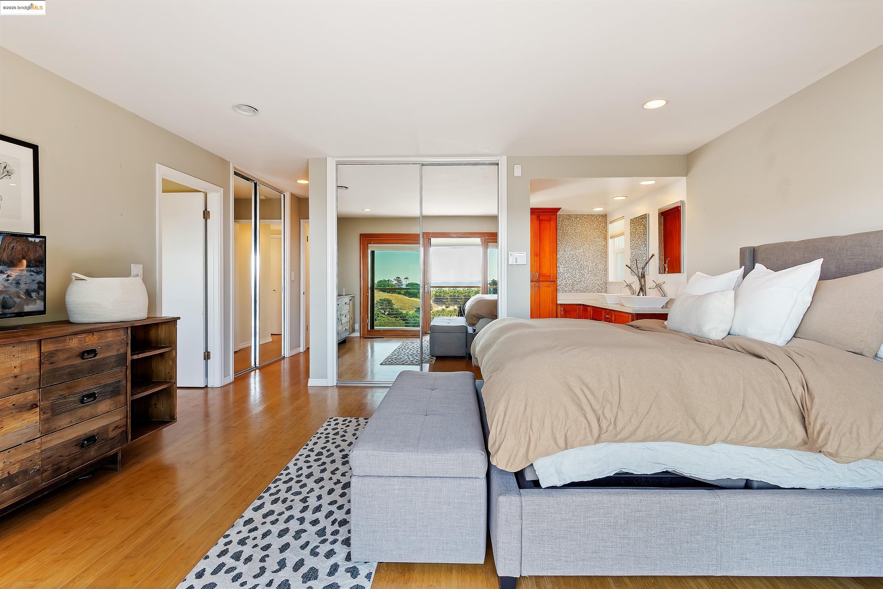 Detail Gallery Image 25 of 48 For 15 Bell Waver Way, Oakland,  CA 94619 - 3 Beds | 2/1 Baths