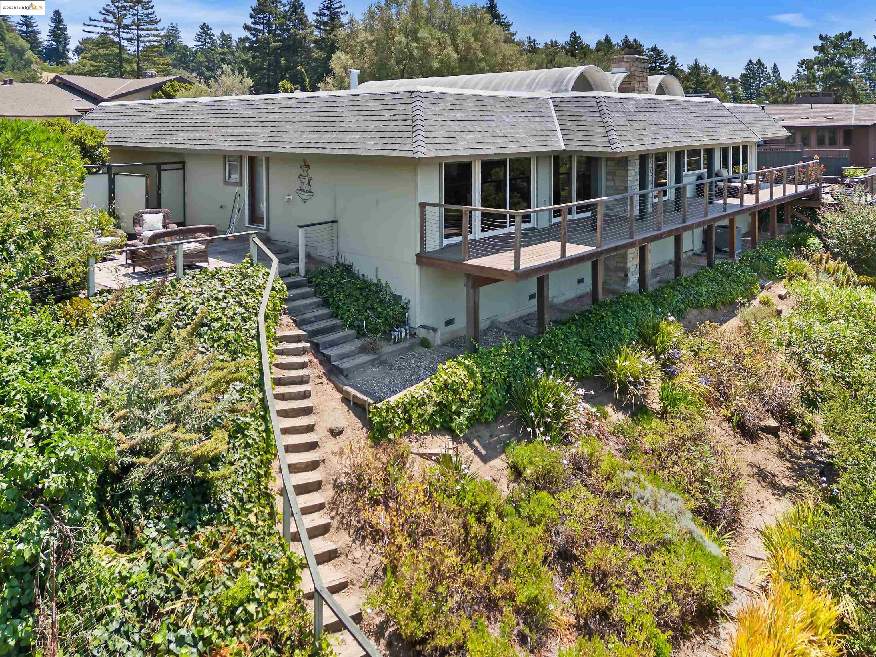 Detail Gallery Image 3 of 48 For 15 Bell Waver Way, Oakland,  CA 94619 - 3 Beds | 2/1 Baths