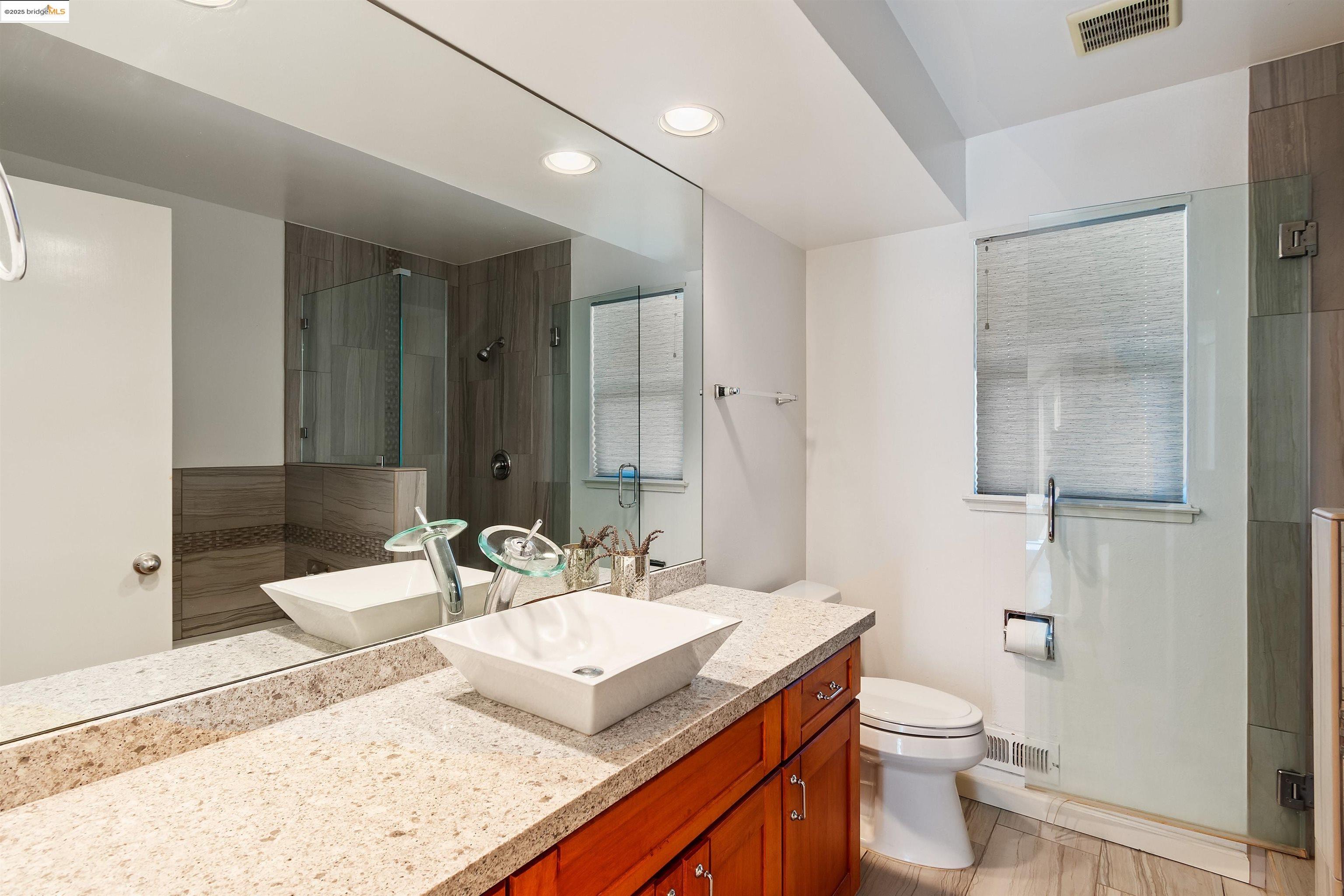Detail Gallery Image 31 of 48 For 15 Bell Waver Way, Oakland,  CA 94619 - 3 Beds | 2/1 Baths