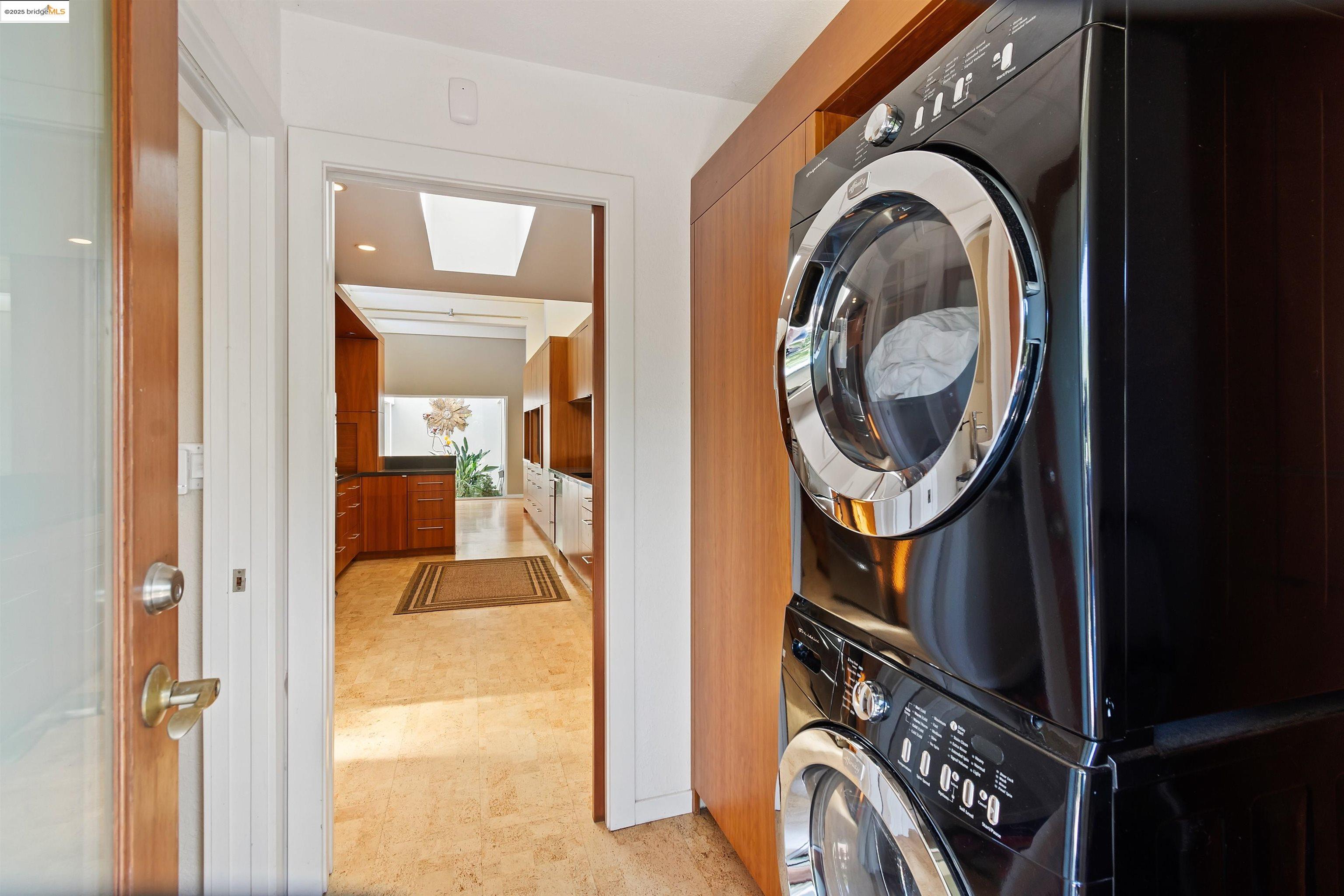 Detail Gallery Image 33 of 48 For 15 Bell Waver Way, Oakland,  CA 94619 - 3 Beds | 2/1 Baths