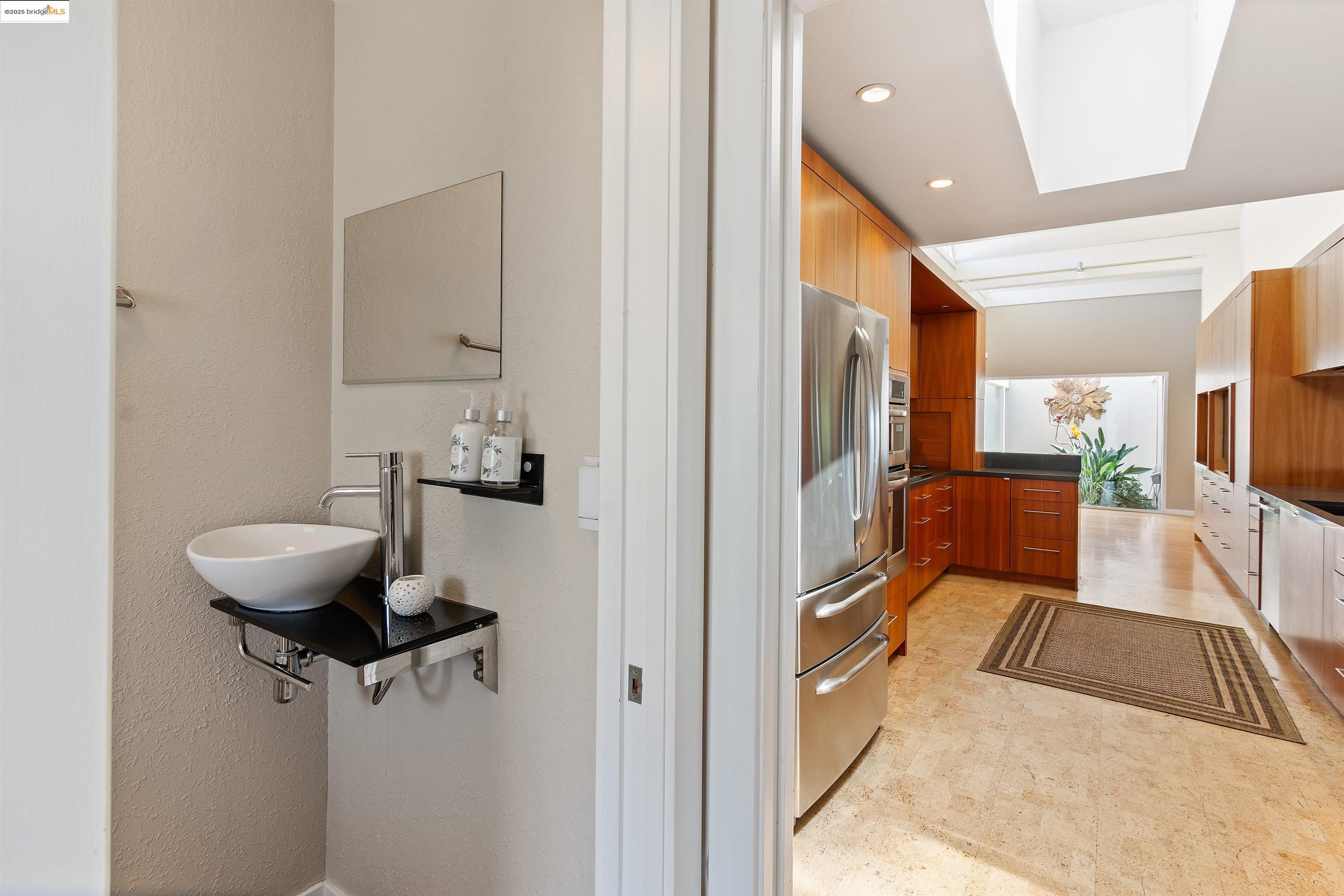 Detail Gallery Image 34 of 48 For 15 Bell Waver Way, Oakland,  CA 94619 - 3 Beds | 2/1 Baths