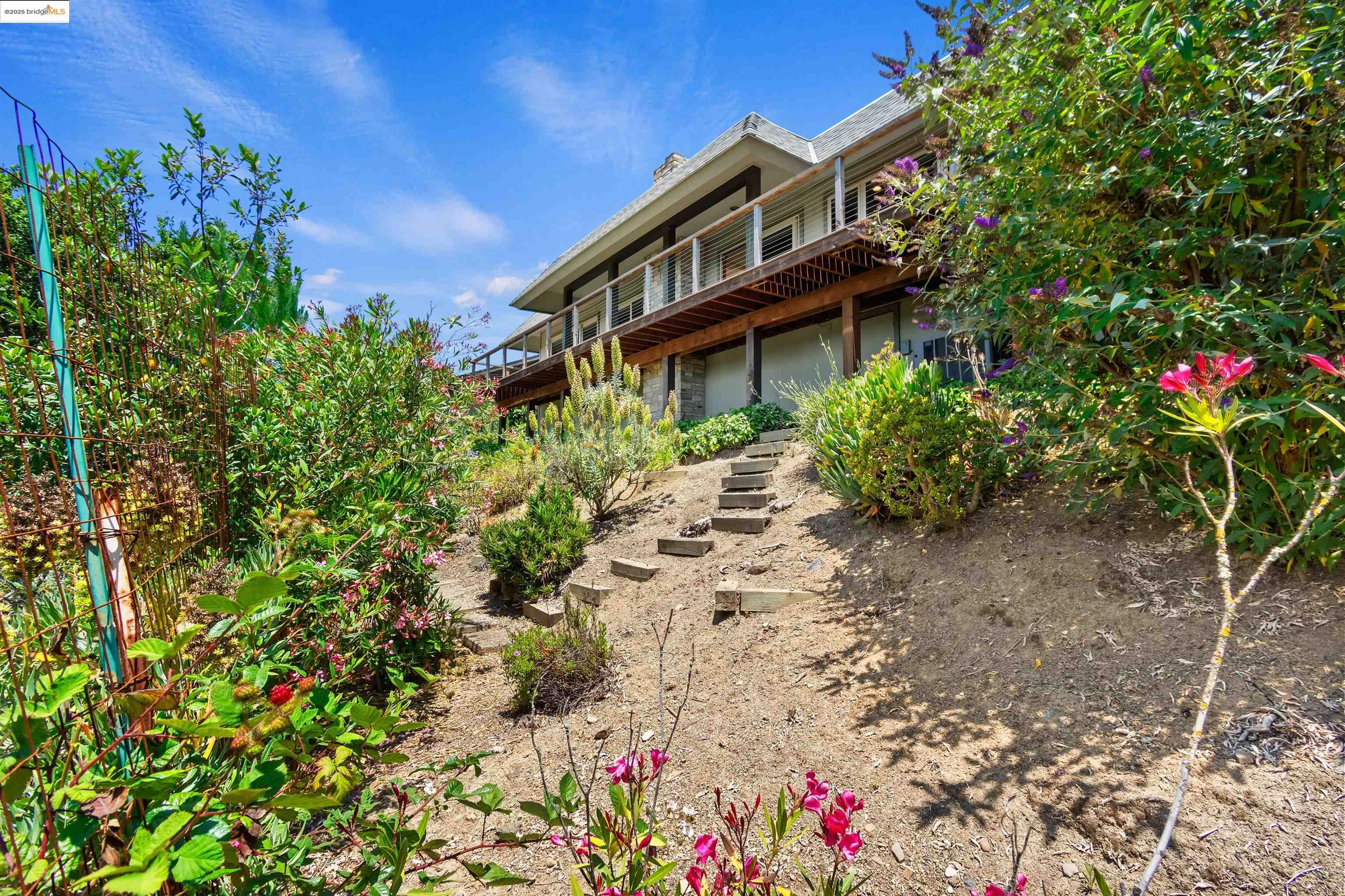 Detail Gallery Image 41 of 48 For 15 Bell Waver Way, Oakland,  CA 94619 - 3 Beds | 2/1 Baths