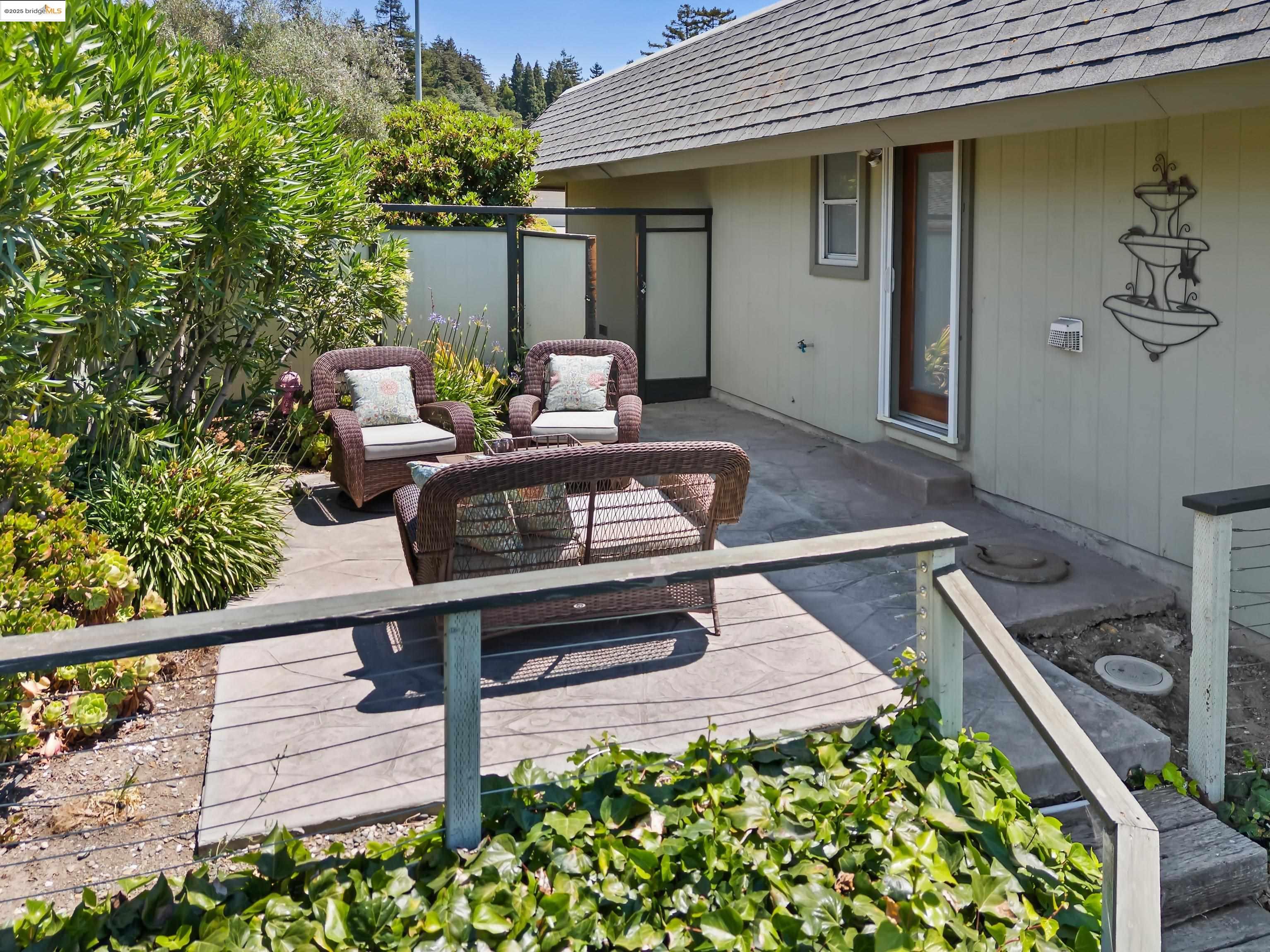 Detail Gallery Image 43 of 48 For 15 Bell Waver Way, Oakland,  CA 94619 - 3 Beds | 2/1 Baths