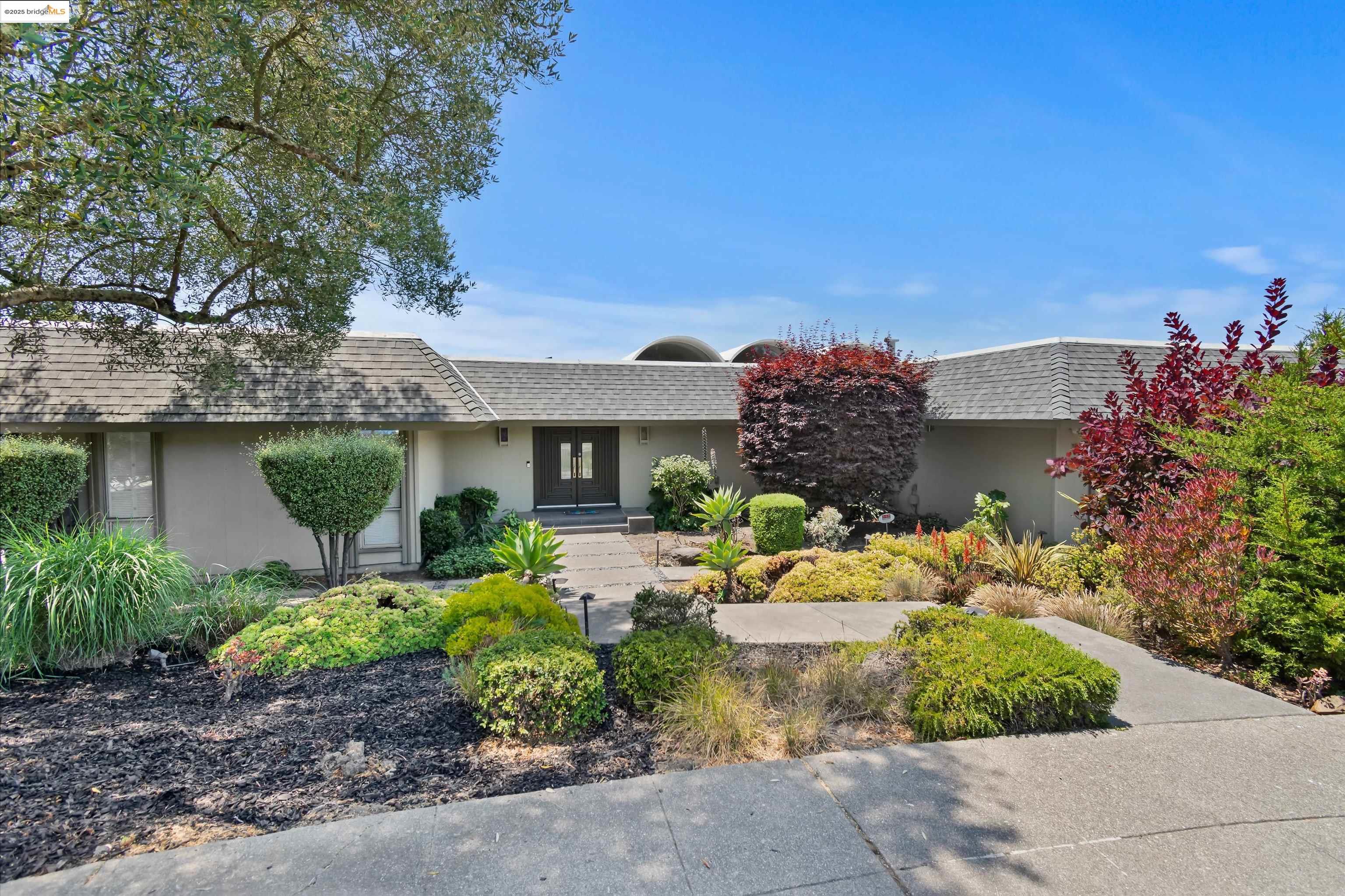 Detail Gallery Image 6 of 48 For 15 Bell Waver Way, Oakland,  CA 94619 - 3 Beds | 2/1 Baths