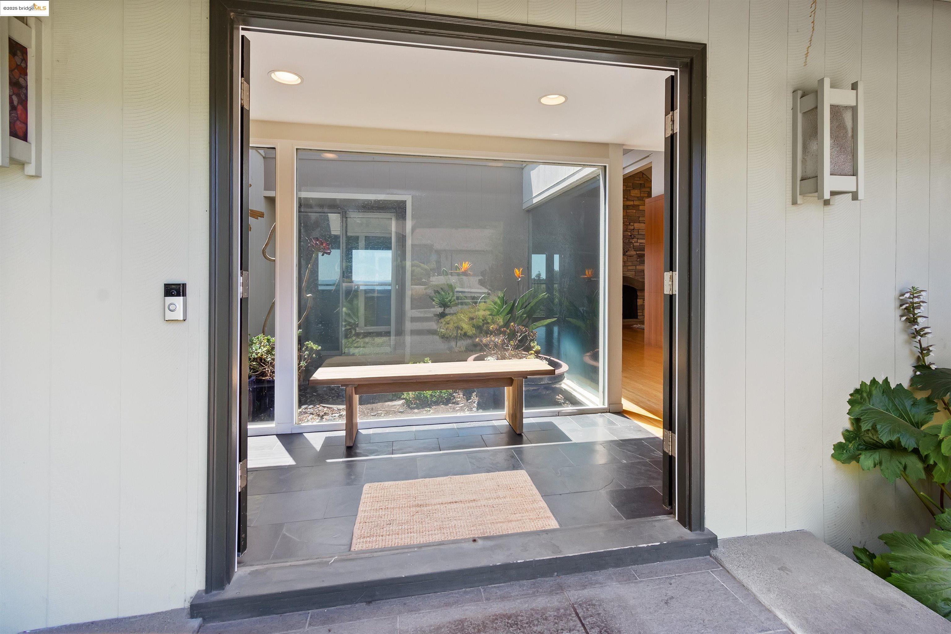 Detail Gallery Image 7 of 48 For 15 Bell Waver Way, Oakland,  CA 94619 - 3 Beds | 2/1 Baths