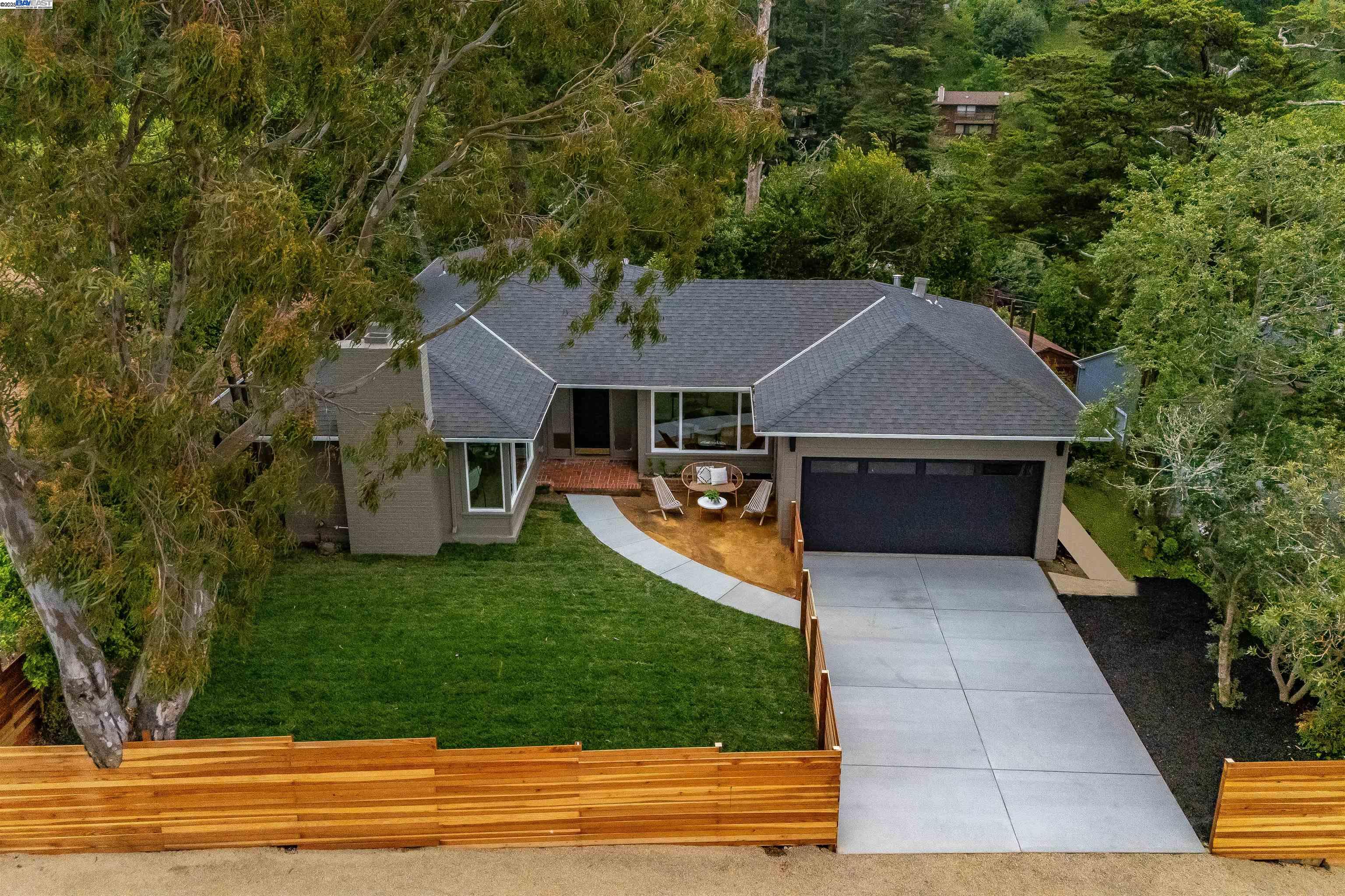 Detail Gallery Image 2 of 60 For 6470 Ascot Dr, Oakland,  CA 94611 - 3 Beds | 2 Baths
