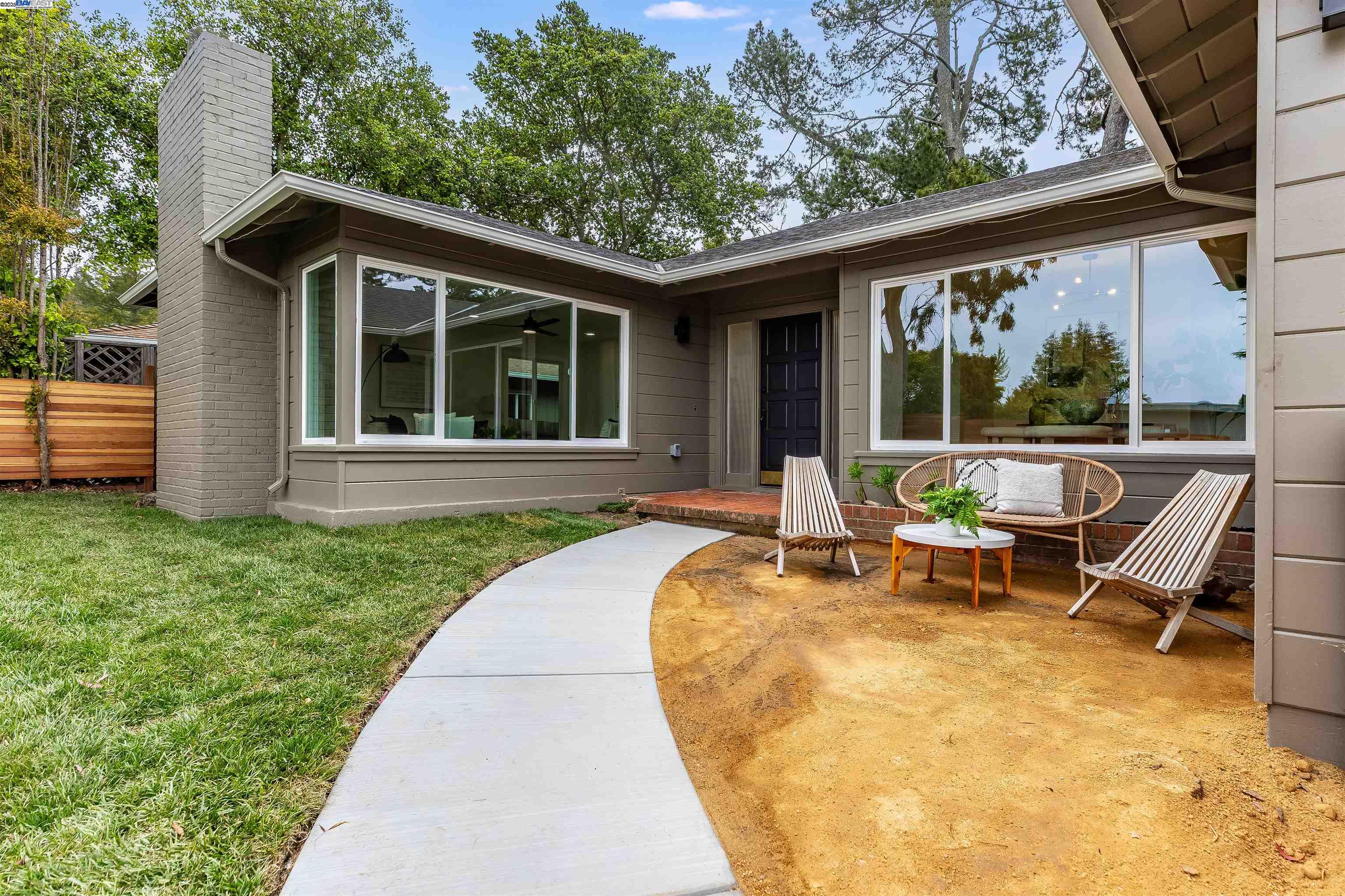 Detail Gallery Image 11 of 60 For 6470 Ascot Dr, Oakland,  CA 94611 - 3 Beds | 2 Baths