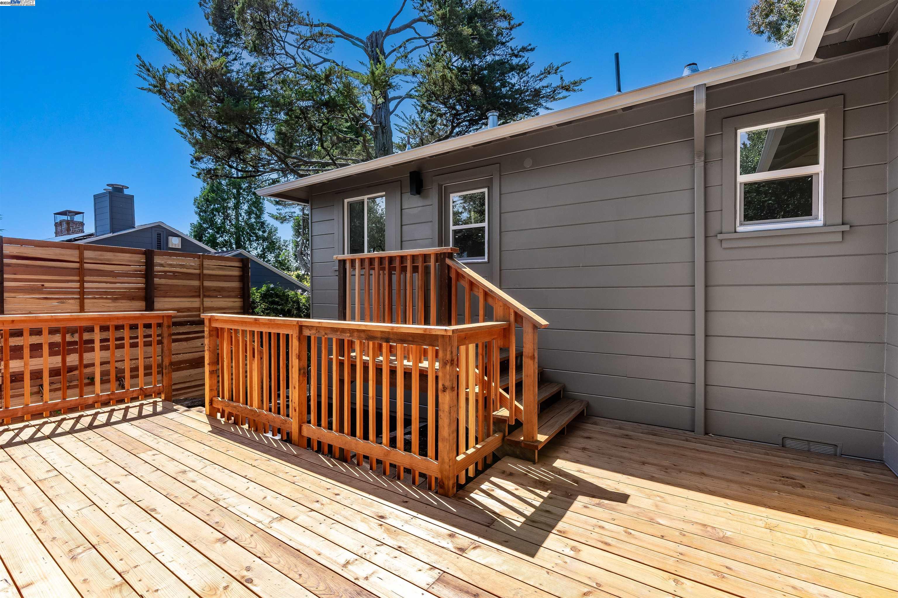 Detail Gallery Image 13 of 60 For 6470 Ascot Dr, Oakland,  CA 94611 - 3 Beds | 2 Baths