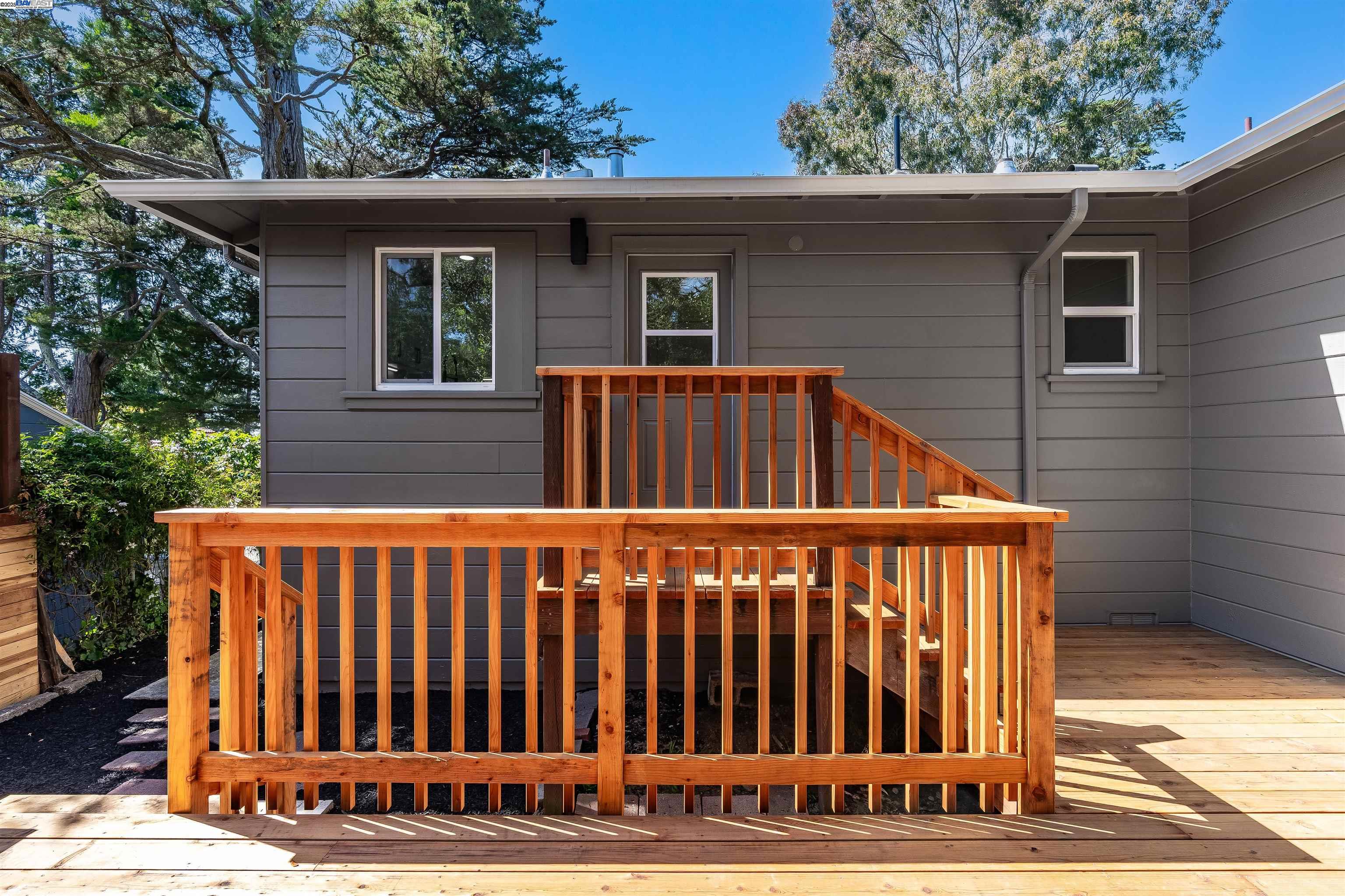 Detail Gallery Image 15 of 60 For 6470 Ascot Dr, Oakland,  CA 94611 - 3 Beds | 2 Baths