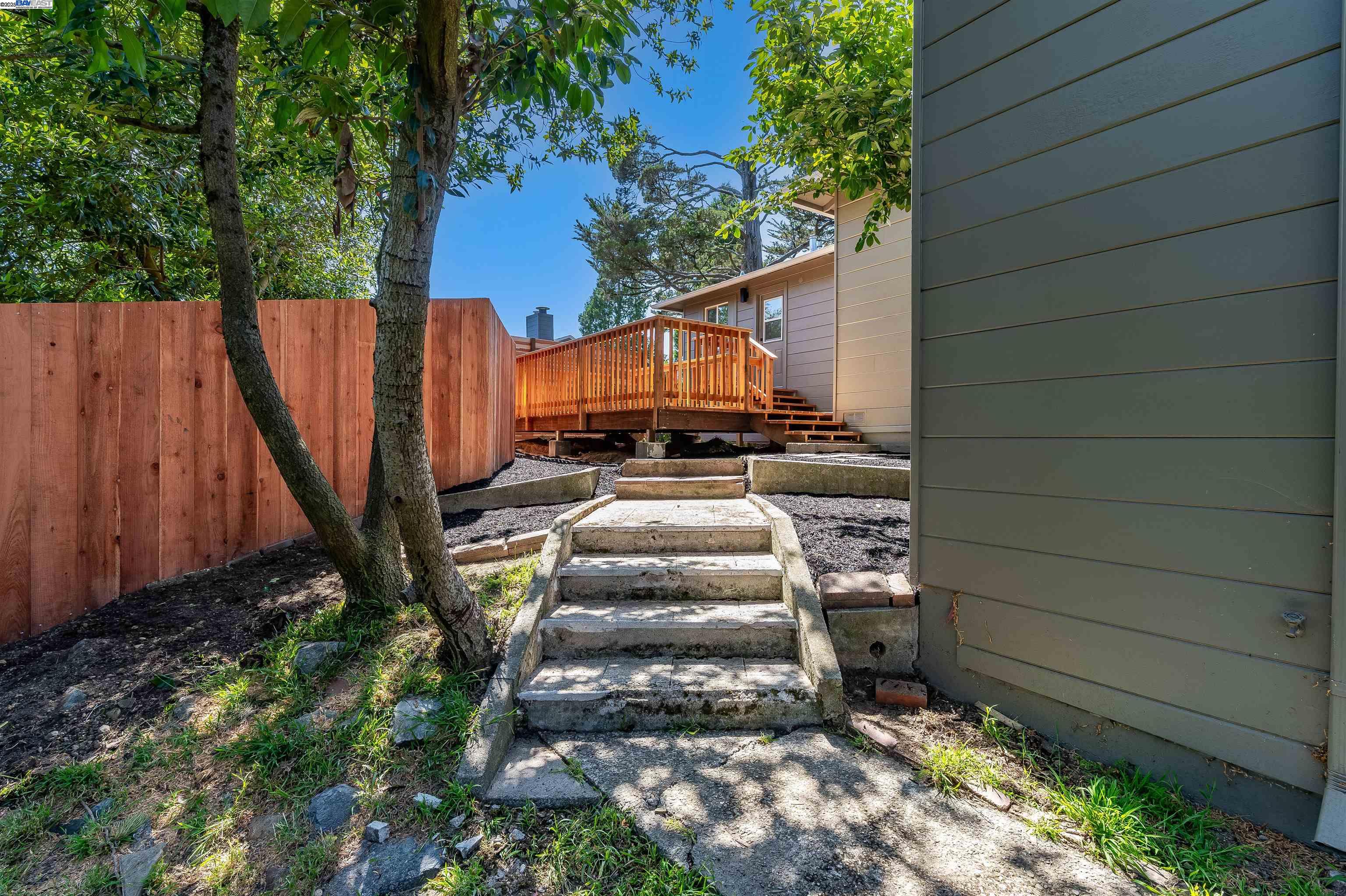 Detail Gallery Image 18 of 60 For 6470 Ascot Dr, Oakland,  CA 94611 - 3 Beds | 2 Baths
