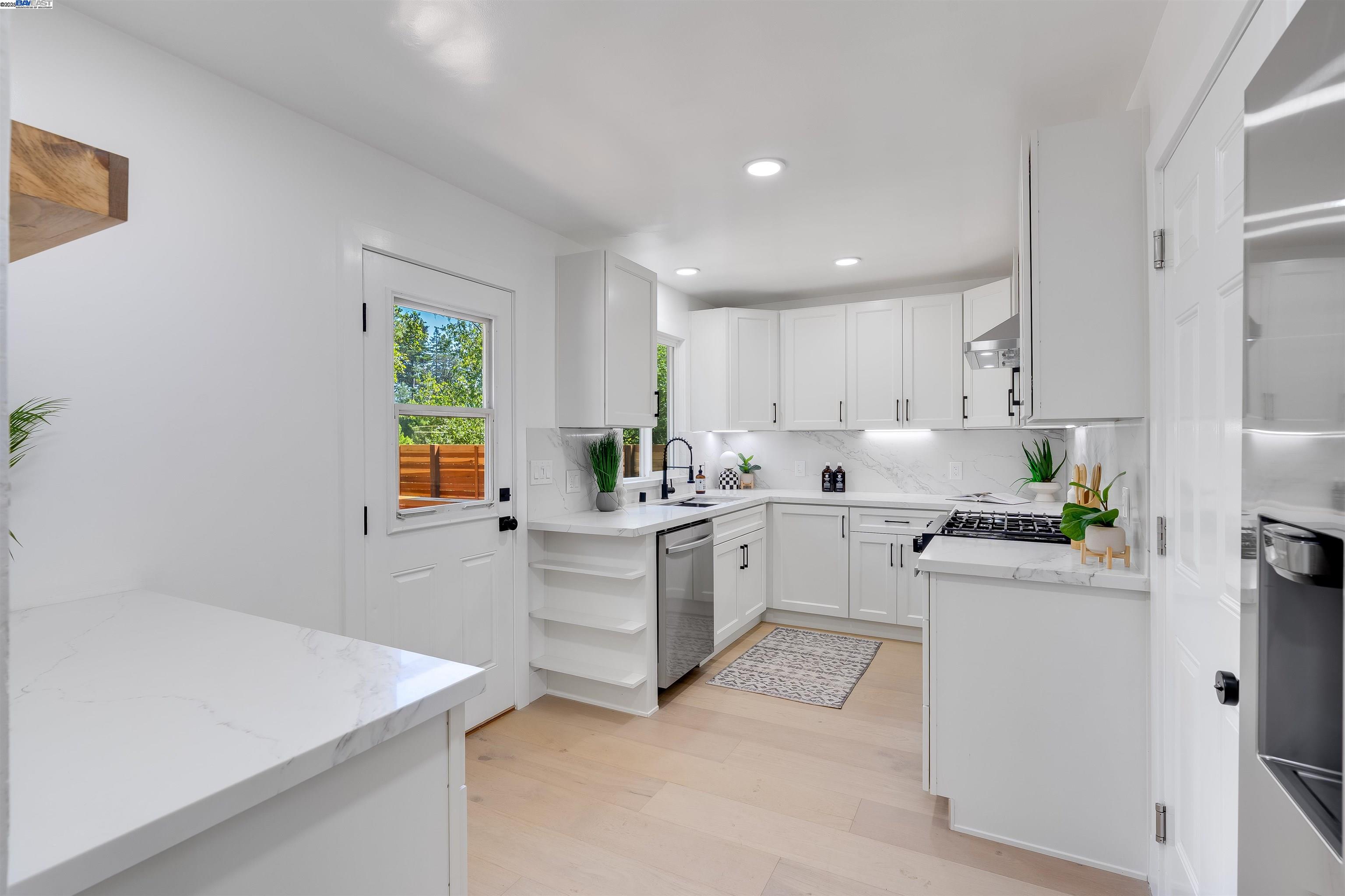 Detail Gallery Image 20 of 60 For 6470 Ascot Dr, Oakland,  CA 94611 - 3 Beds | 2 Baths