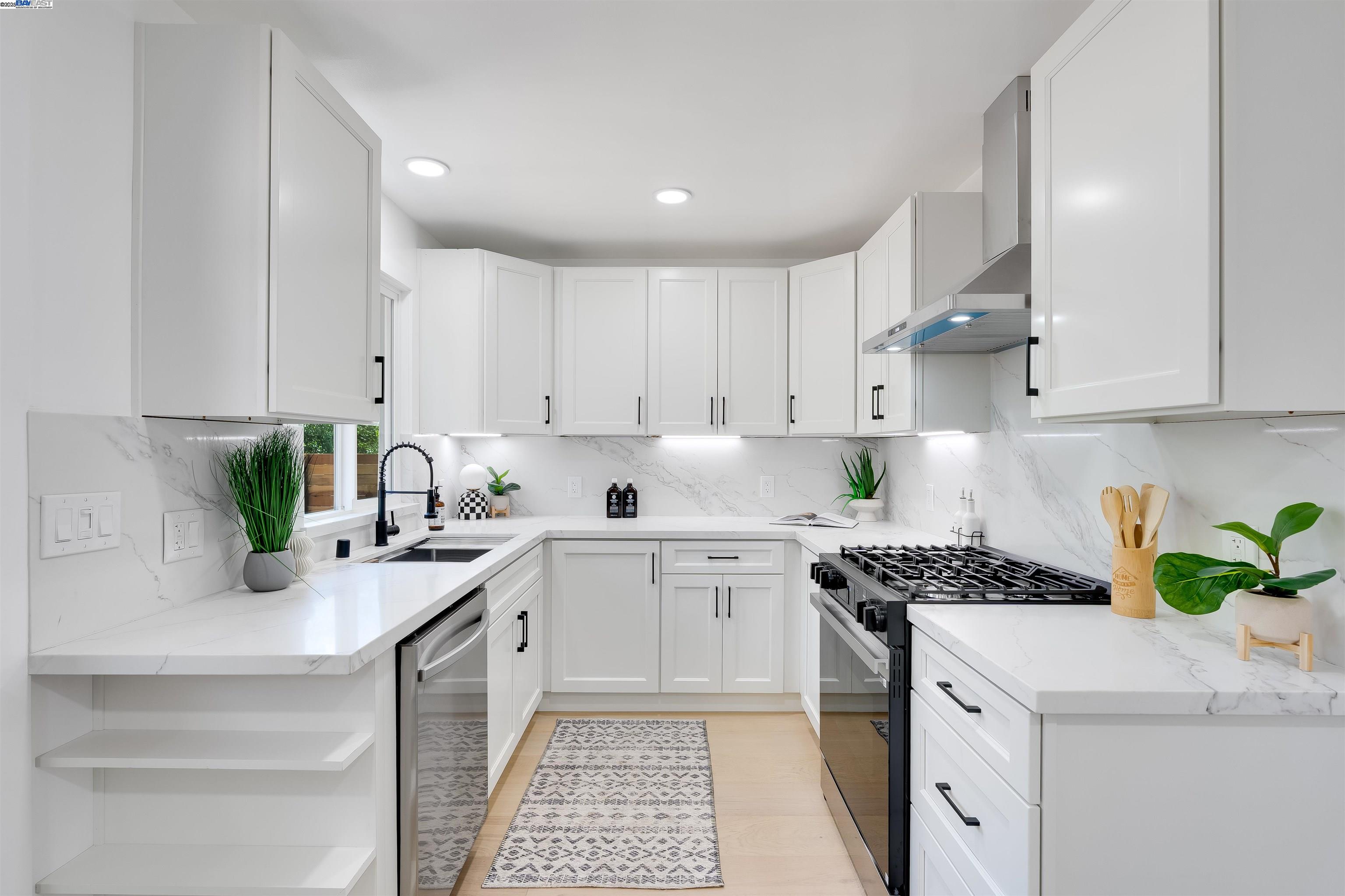 Detail Gallery Image 21 of 60 For 6470 Ascot Dr, Oakland,  CA 94611 - 3 Beds | 2 Baths