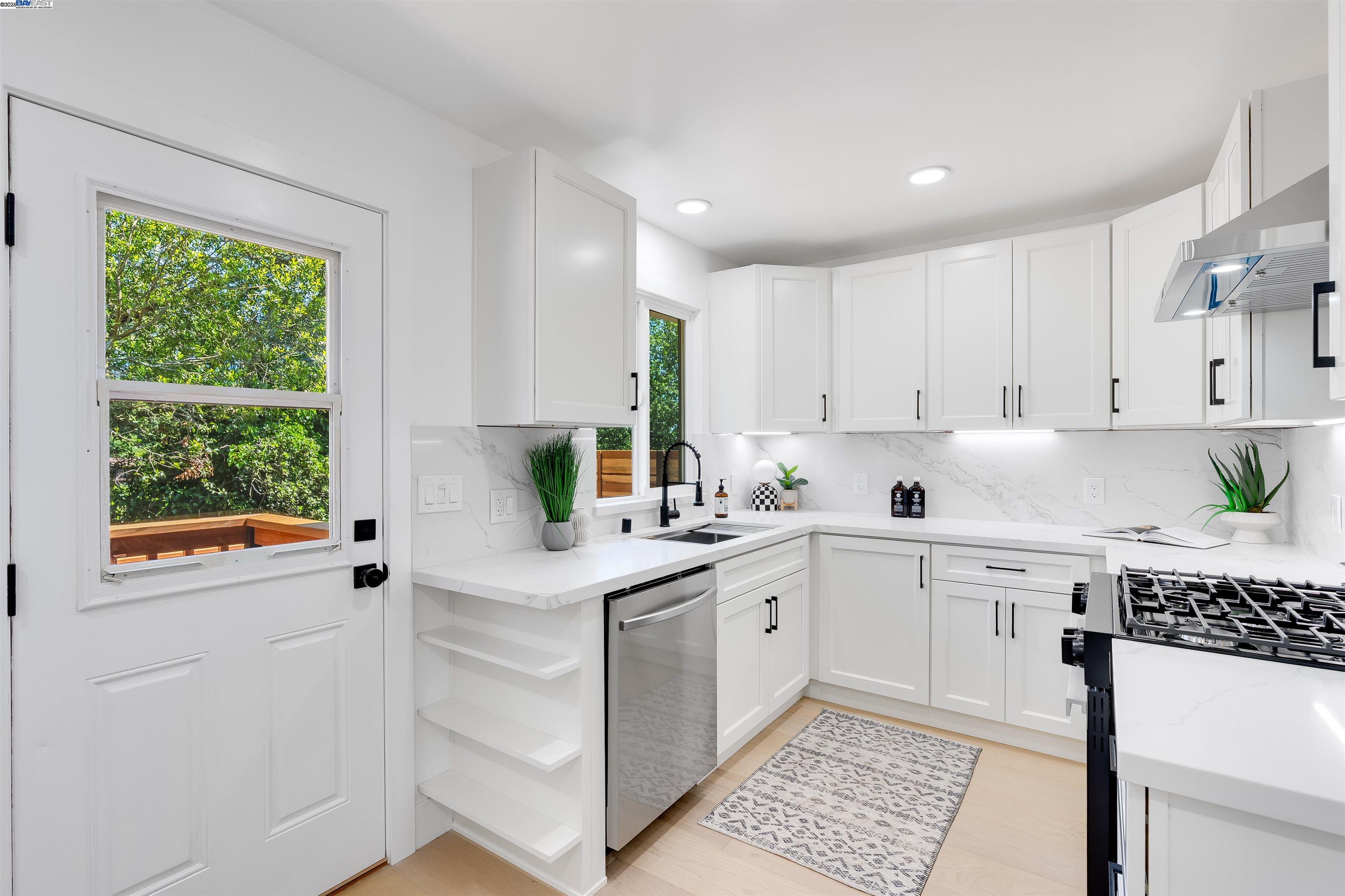 Detail Gallery Image 22 of 60 For 6470 Ascot Dr, Oakland,  CA 94611 - 3 Beds | 2 Baths