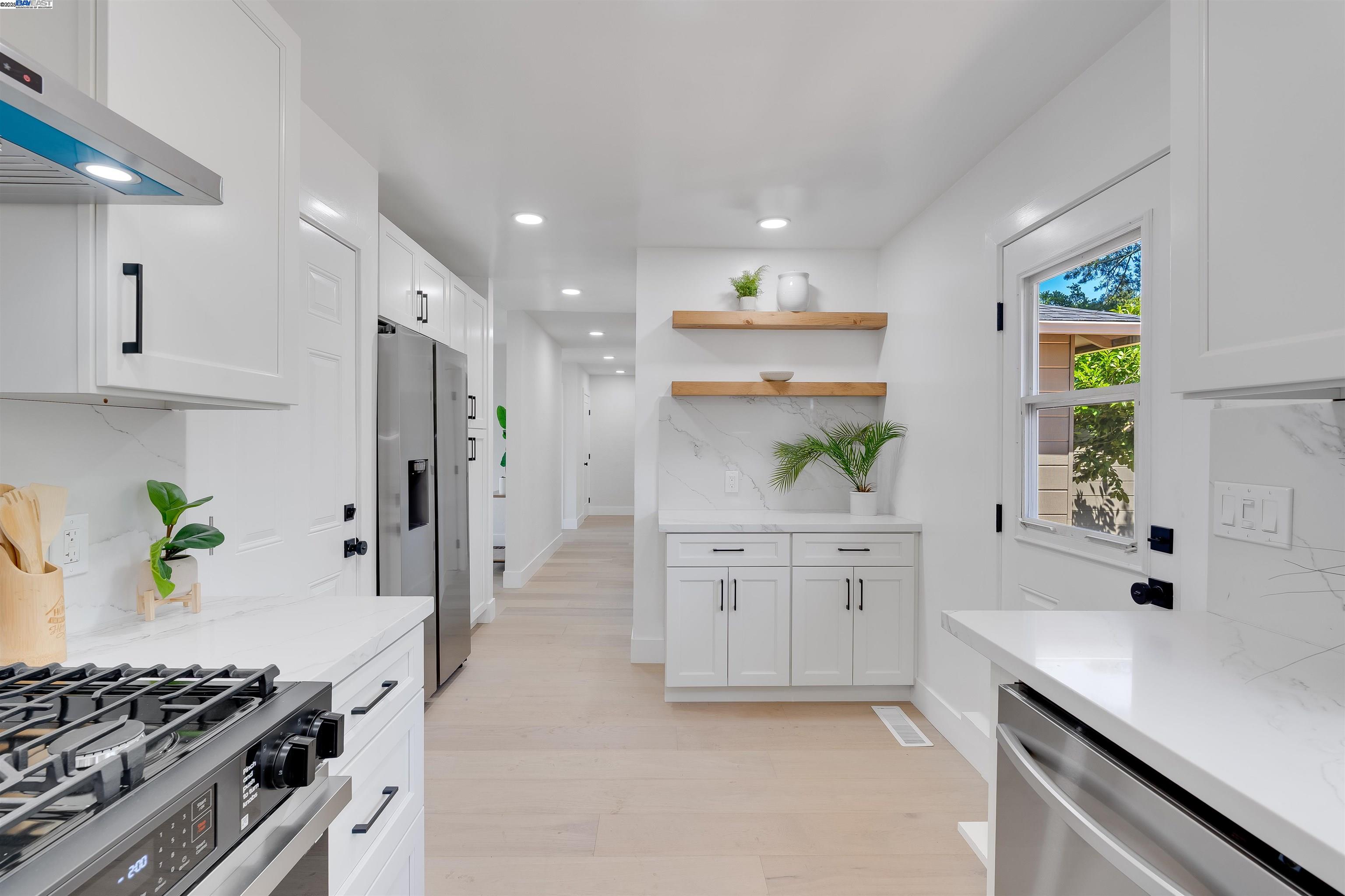 Detail Gallery Image 24 of 60 For 6470 Ascot Dr, Oakland,  CA 94611 - 3 Beds | 2 Baths