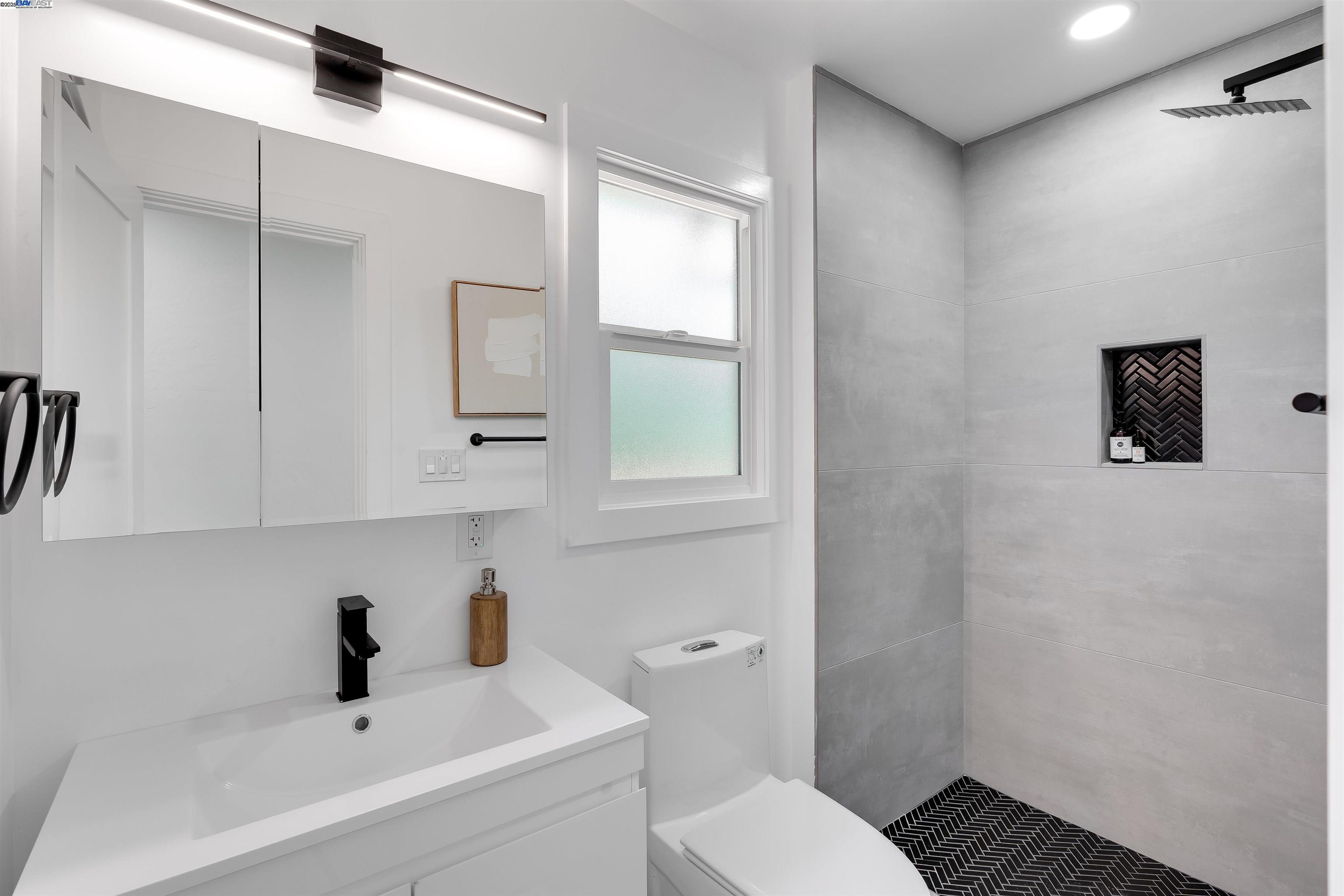 Detail Gallery Image 45 of 60 For 6470 Ascot Dr, Oakland,  CA 94611 - 3 Beds | 2 Baths