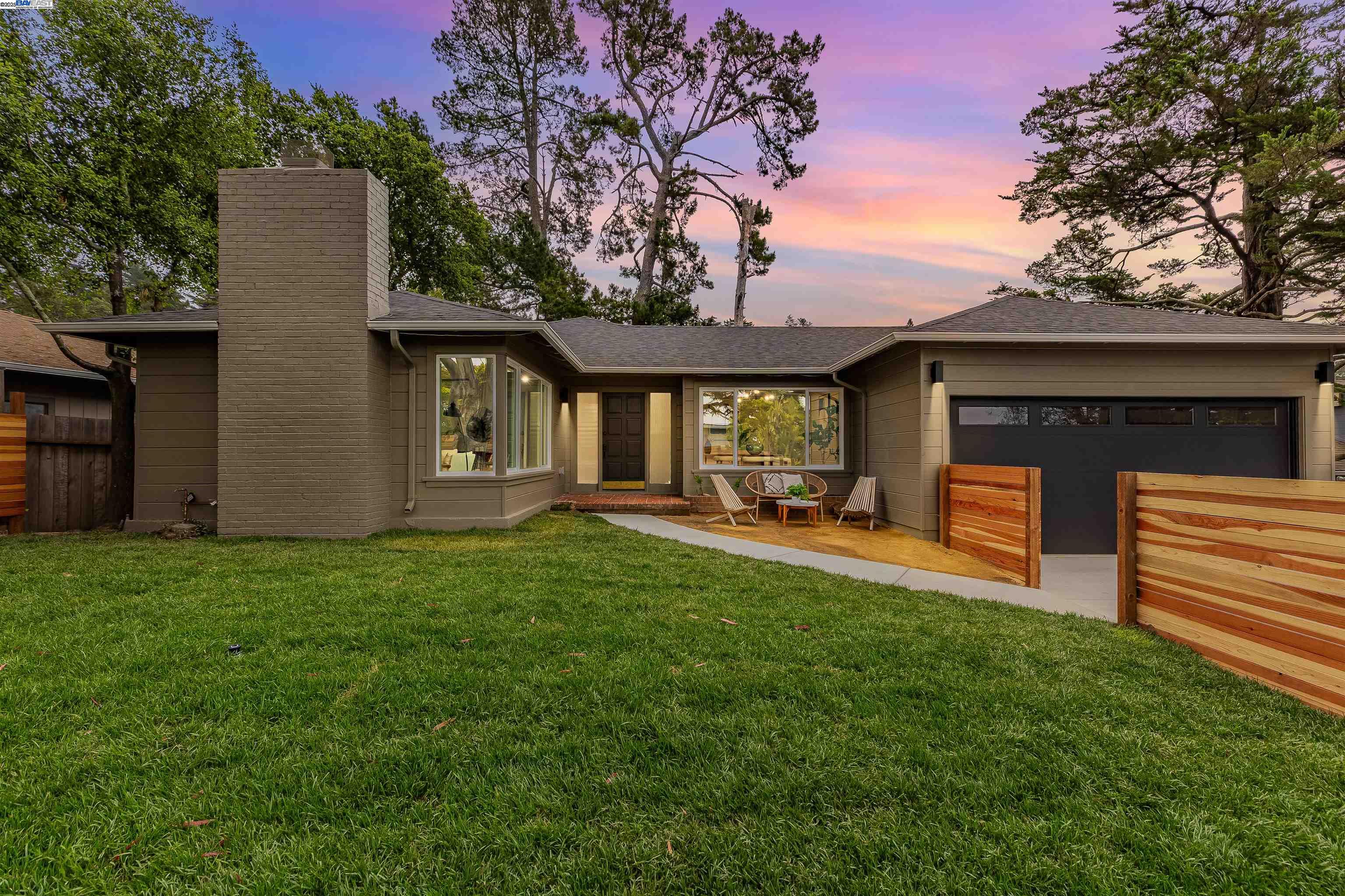 Detail Gallery Image 7 of 60 For 6470 Ascot Dr, Oakland,  CA 94611 - 3 Beds | 2 Baths