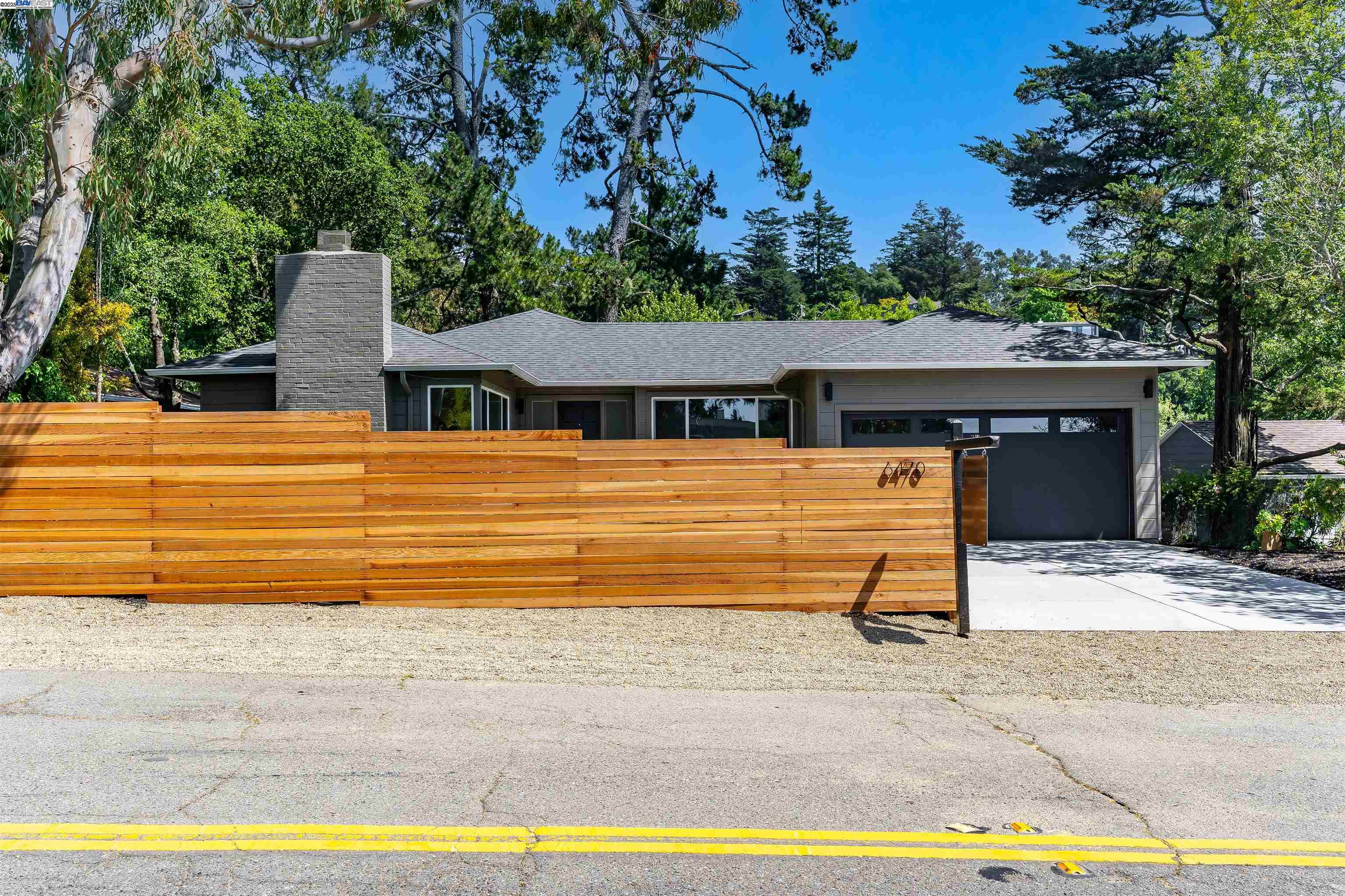 Detail Gallery Image 8 of 60 For 6470 Ascot Dr, Oakland,  CA 94611 - 3 Beds | 2 Baths