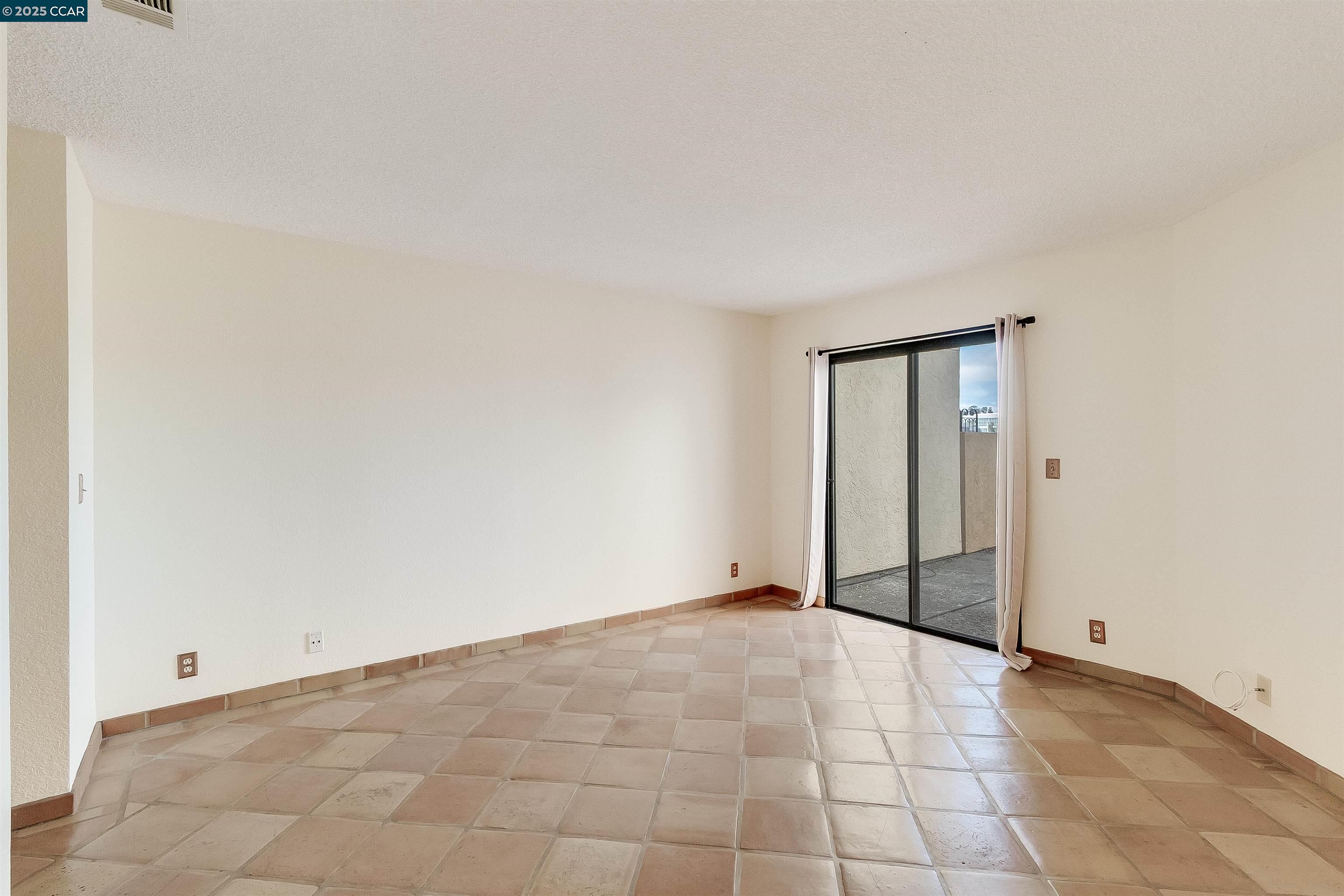 Detail Gallery Image 12 of 38 For 171 Nantucket Ln, Vallejo,  CA 94590 - 1 Beds | 1 Baths