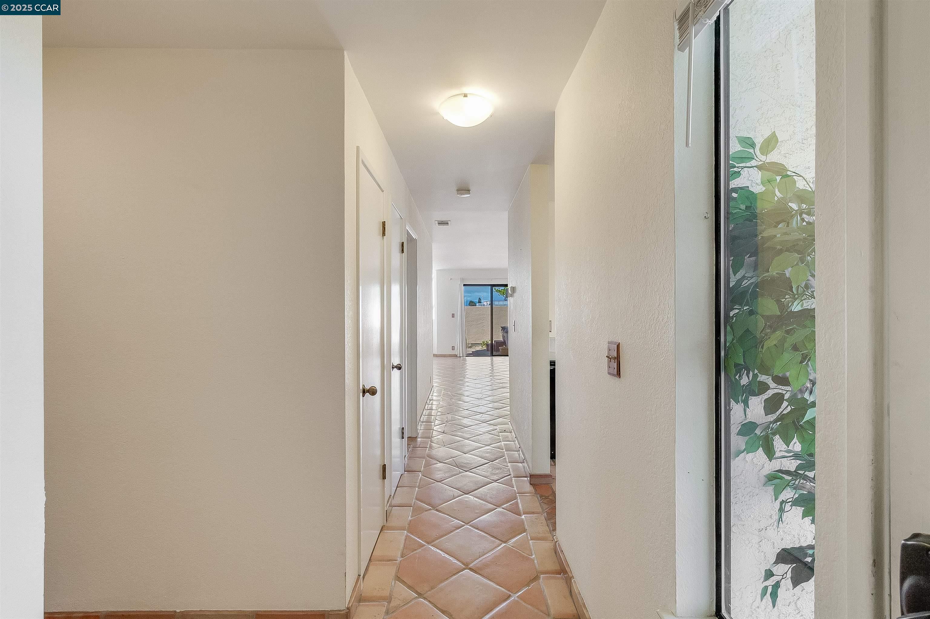 Detail Gallery Image 3 of 38 For 171 Nantucket Ln, Vallejo,  CA 94590 - 1 Beds | 1 Baths