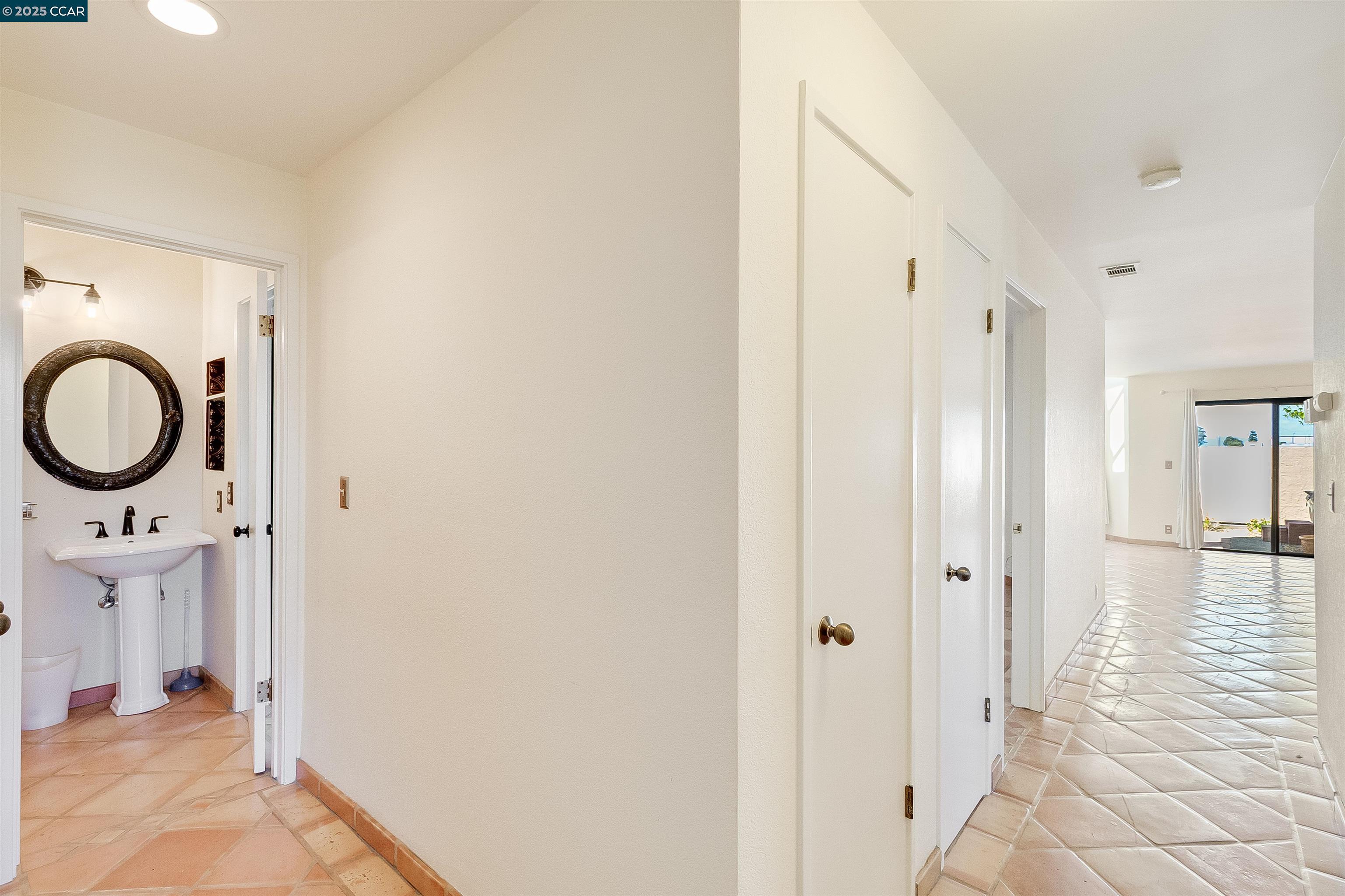 Detail Gallery Image 4 of 38 For 171 Nantucket Ln, Vallejo,  CA 94590 - 1 Beds | 1 Baths